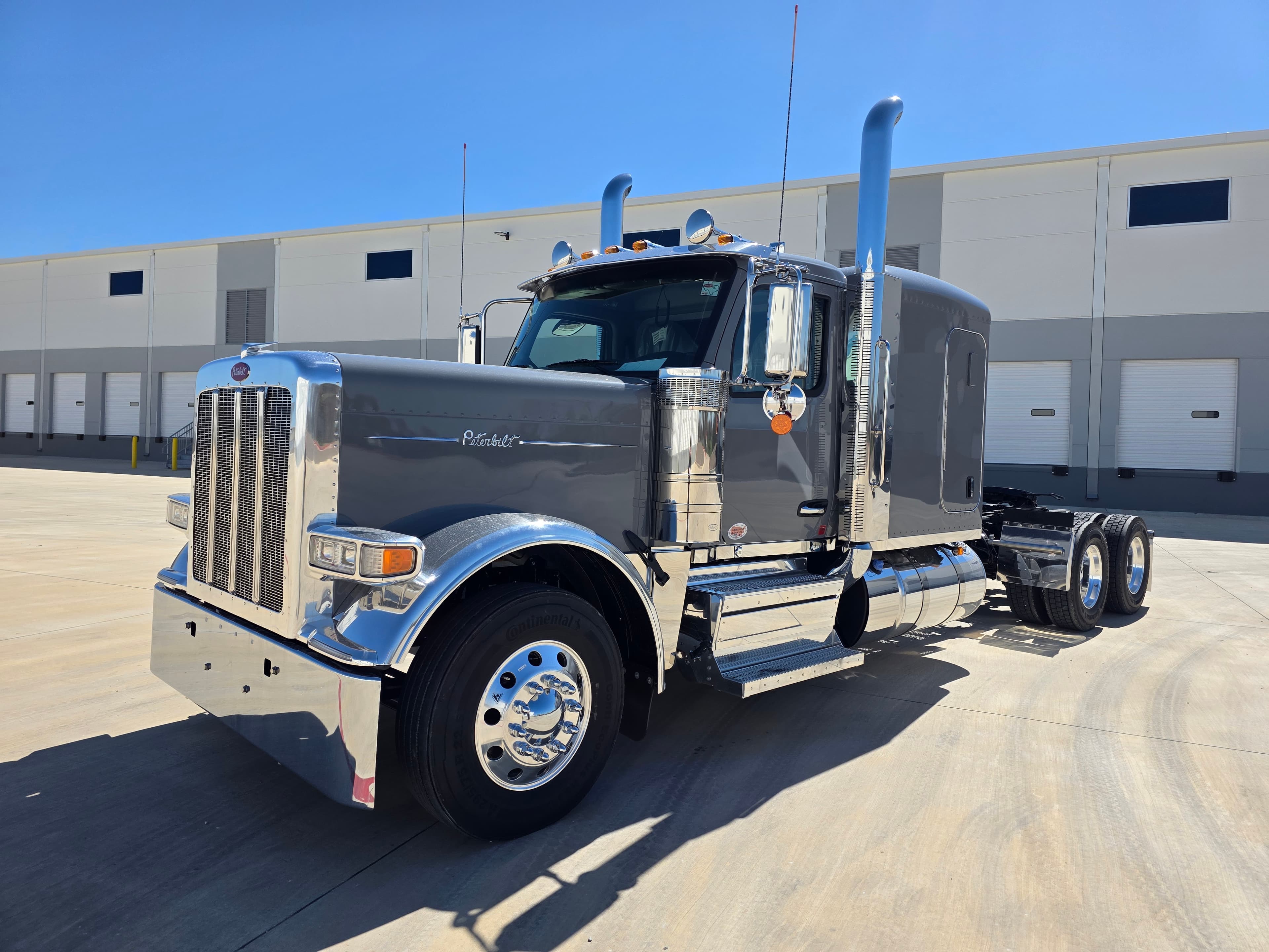 2027 PETERBILT 589