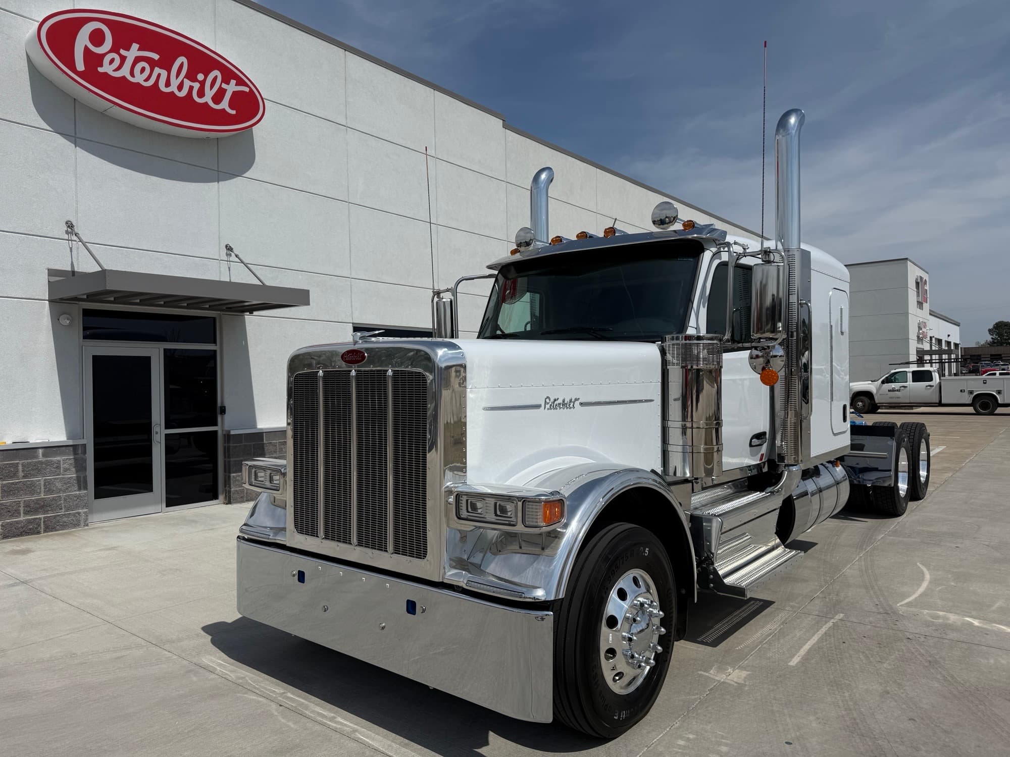 2027 PETERBILT 589