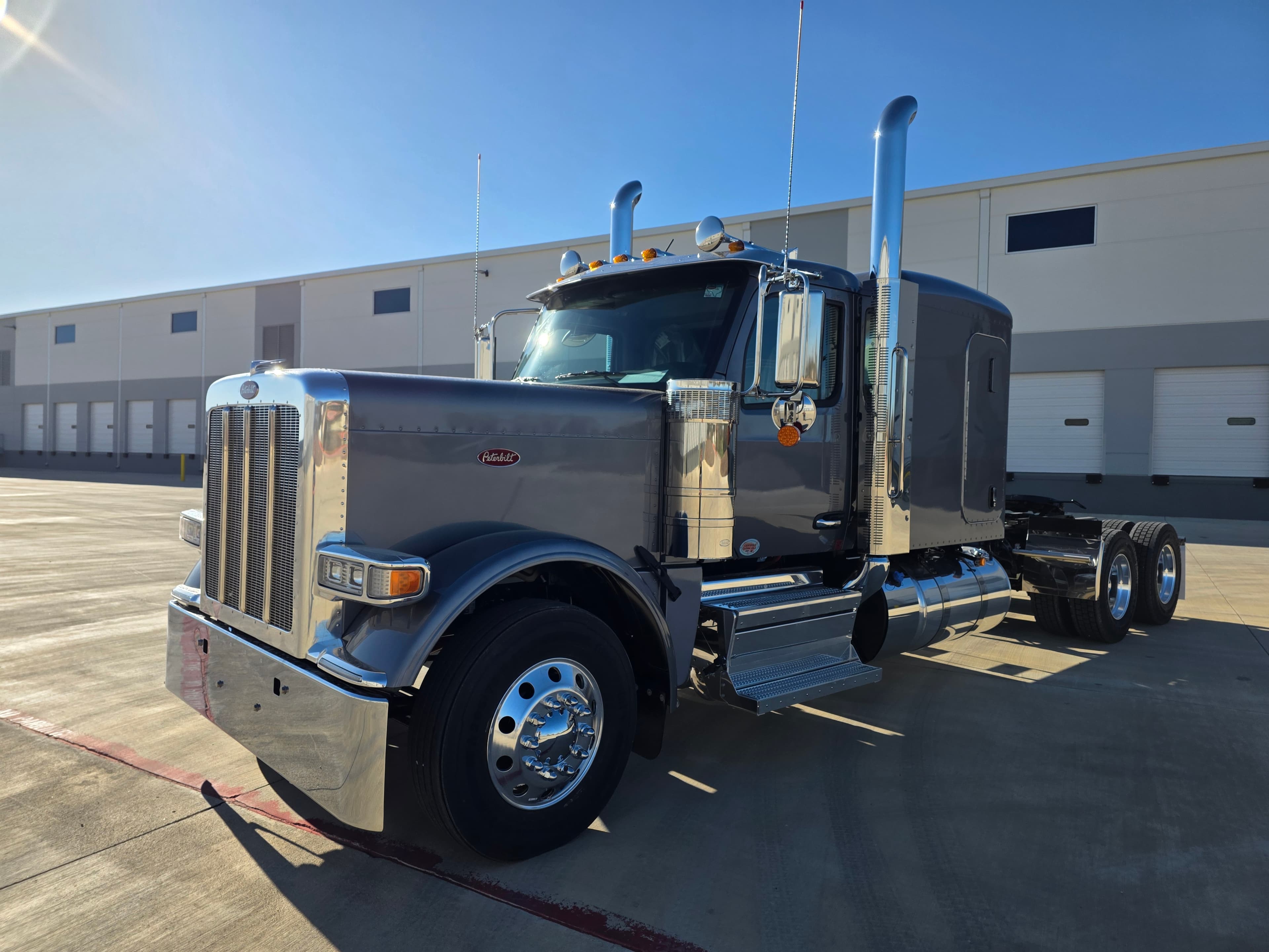 2027 PETERBILT 589