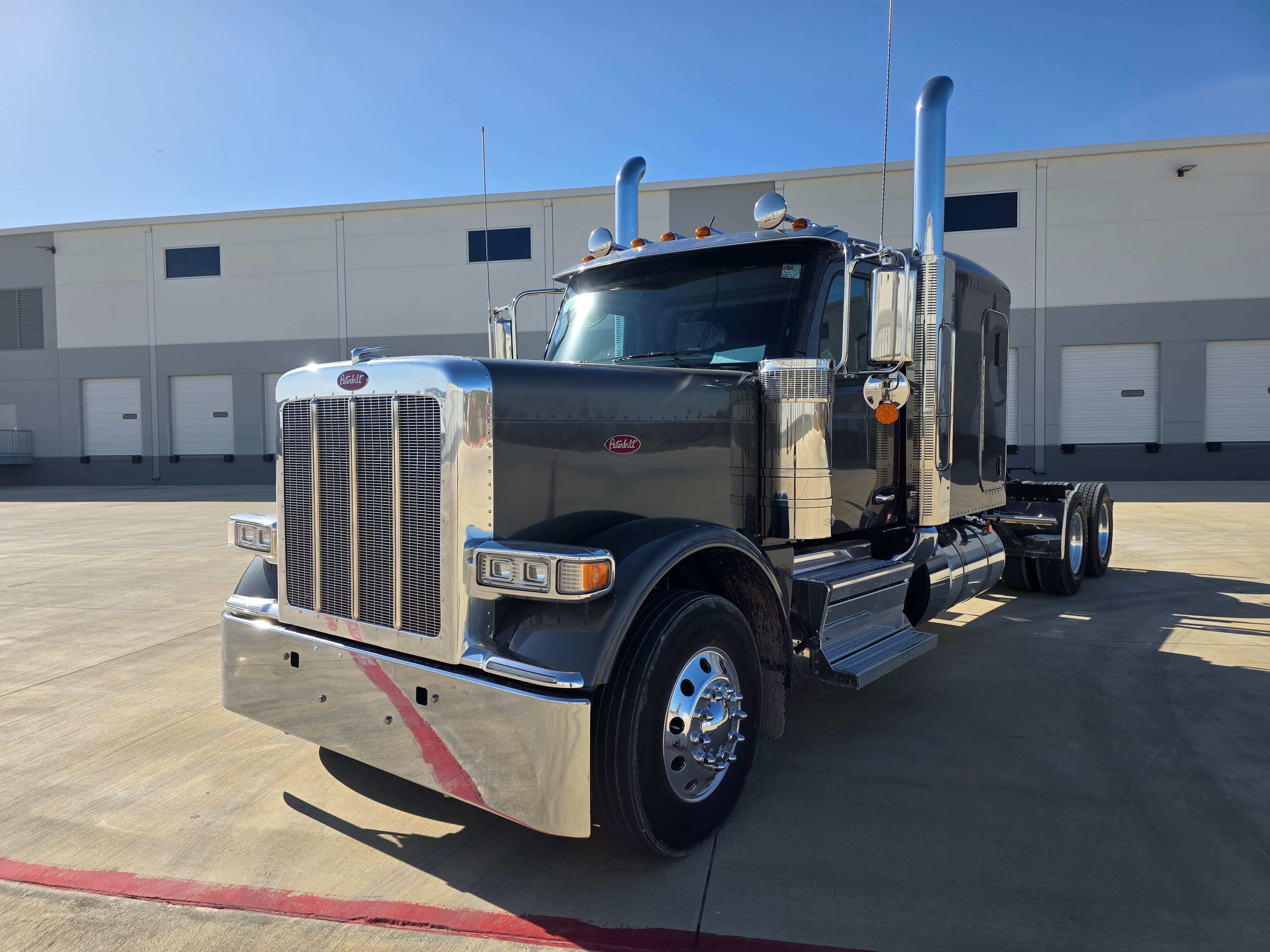 2027 PETERBILT 589