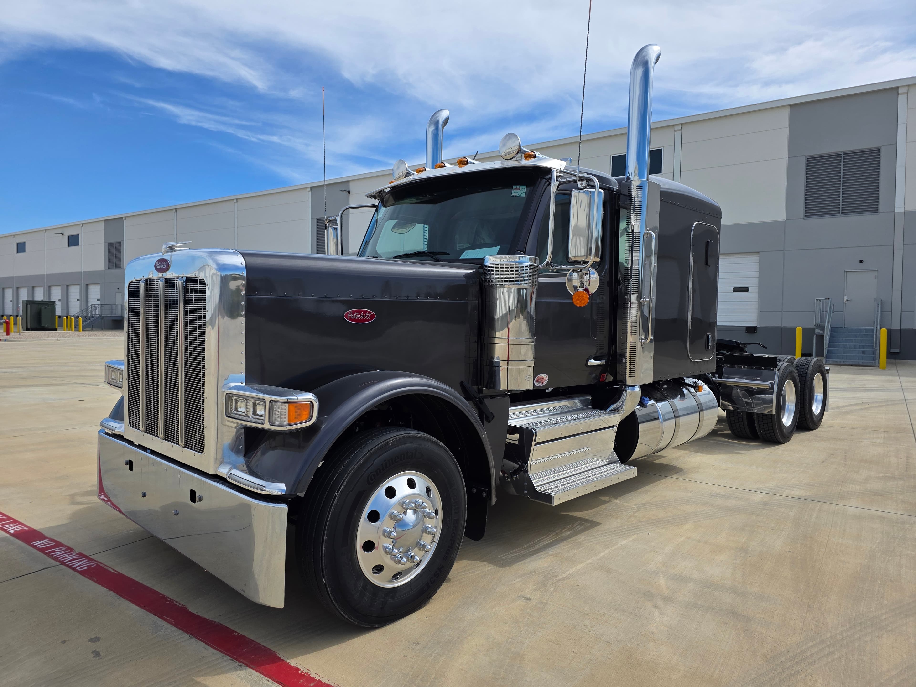 2027 PETERBILT 589