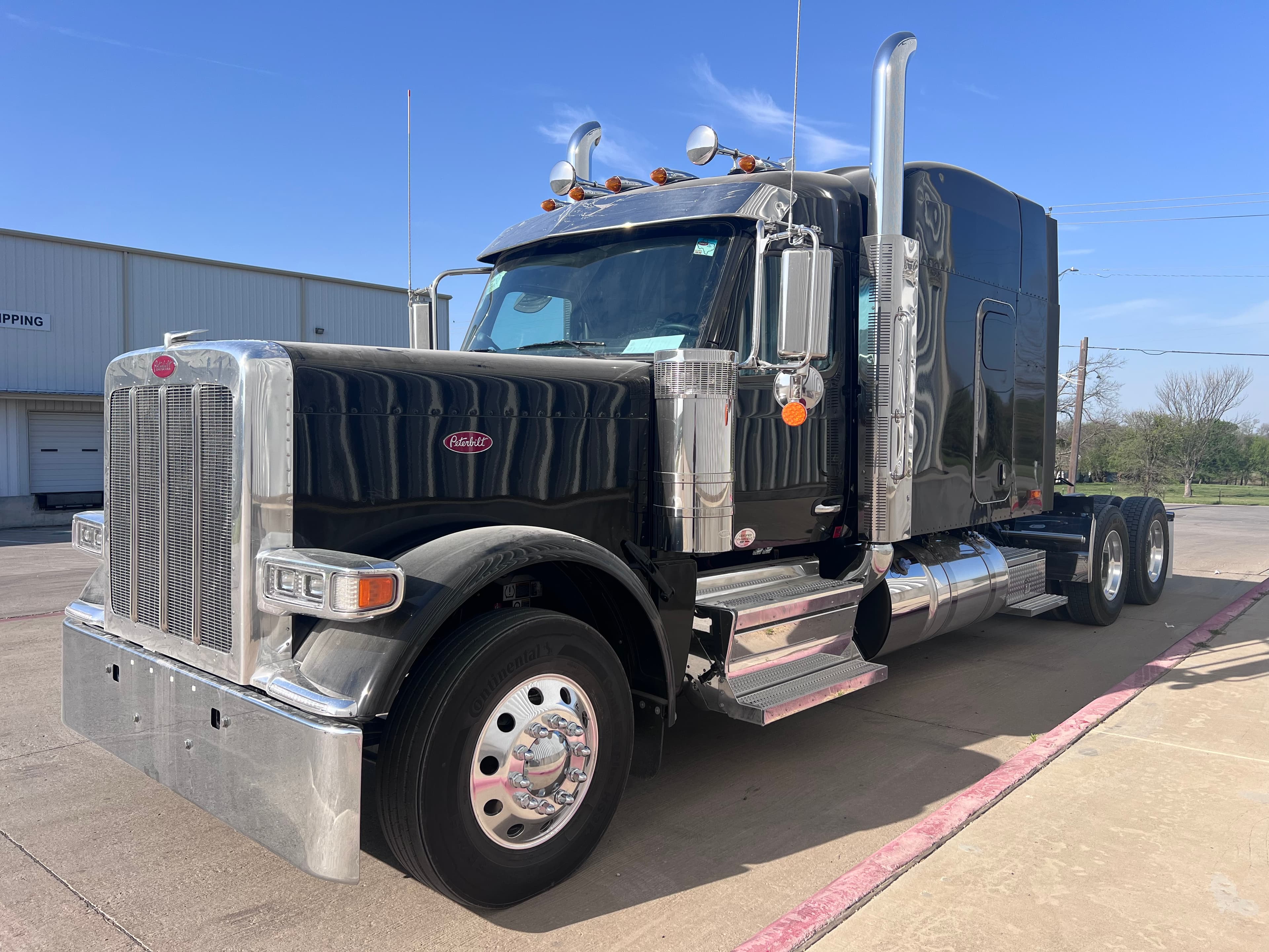 2027 PETERBILT 589