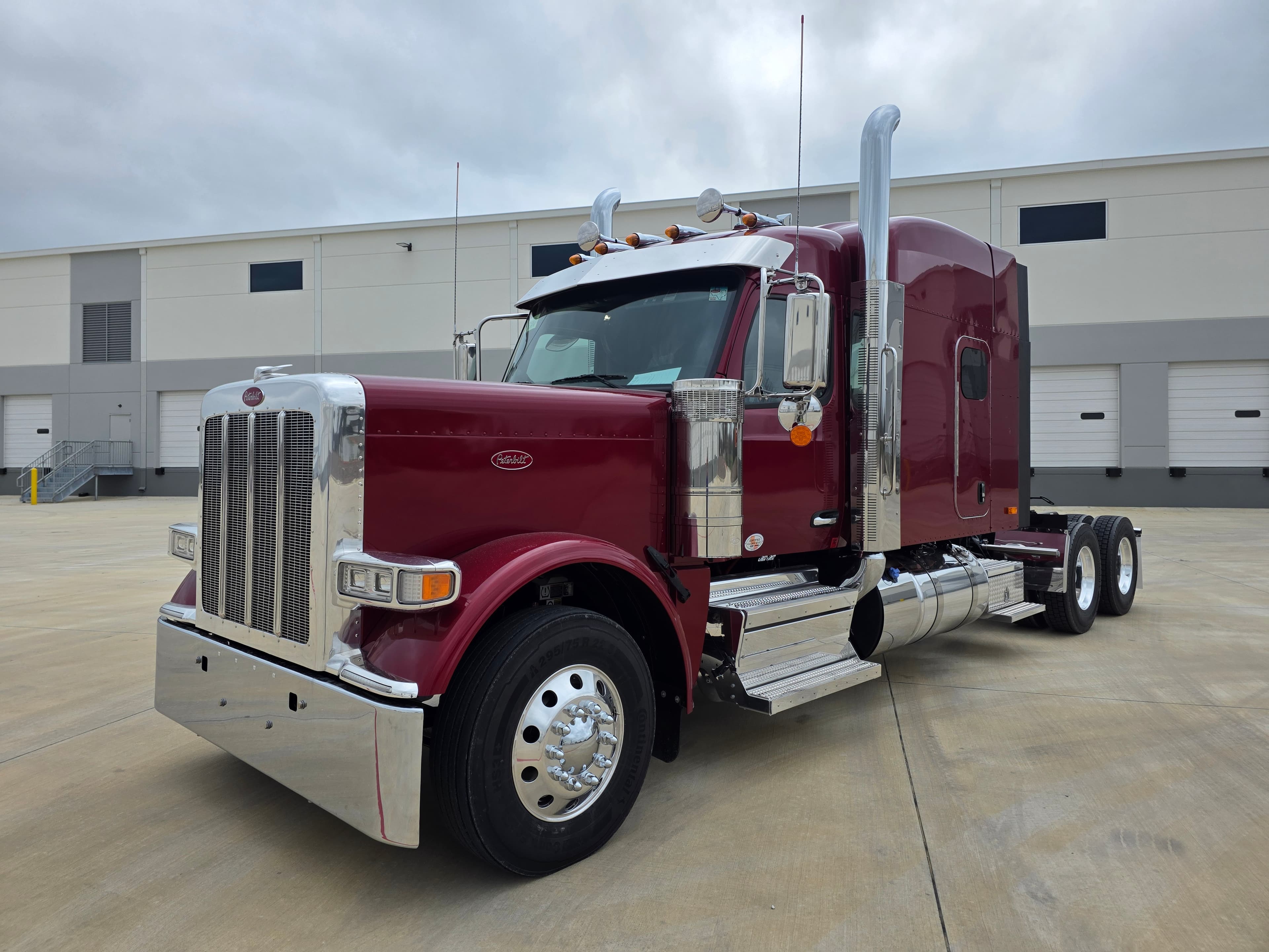 2027 PETERBILT 589