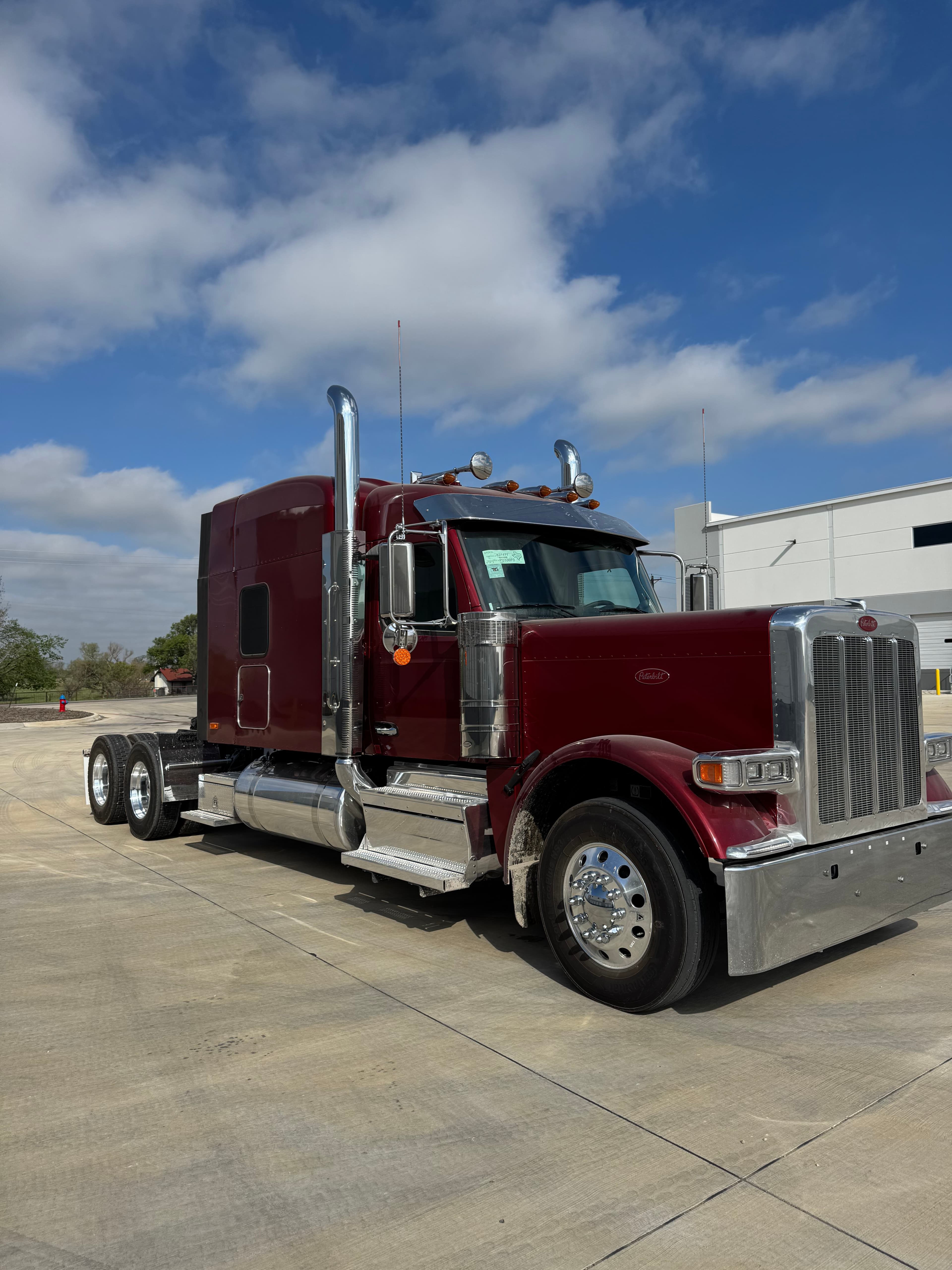 2027 PETERBILT 589
