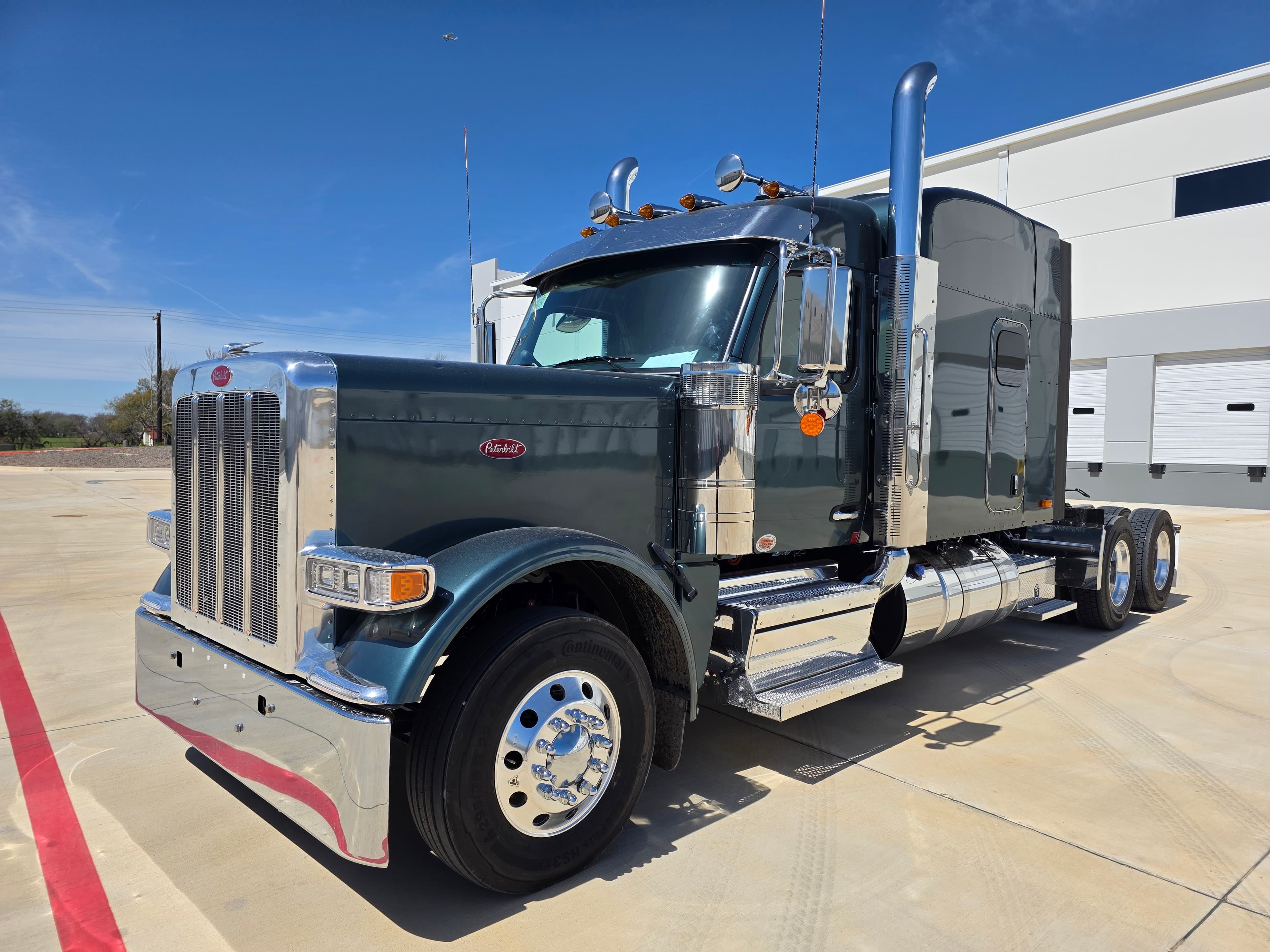 2027 PETERBILT 589