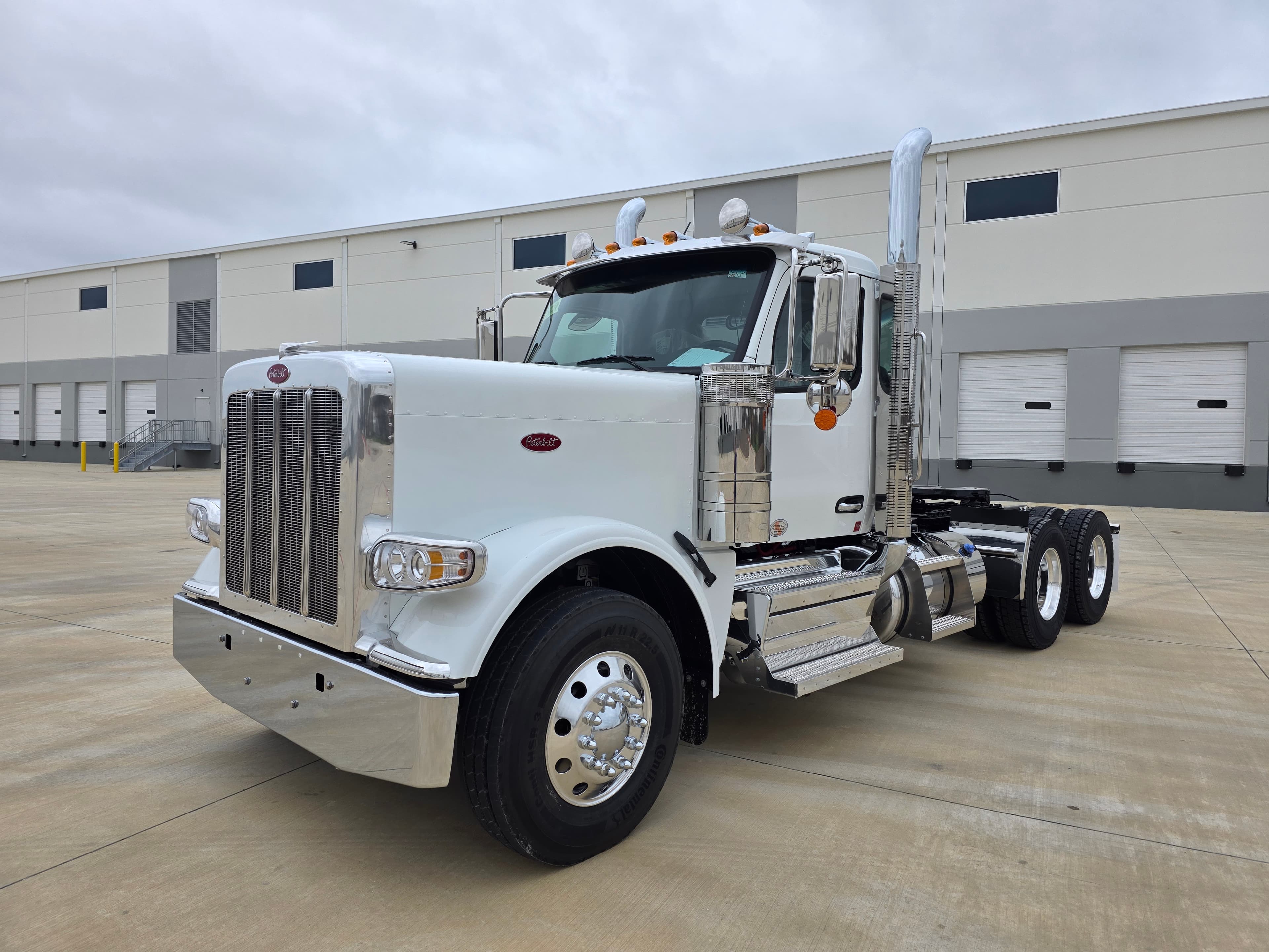 2027 PETERBILT 589