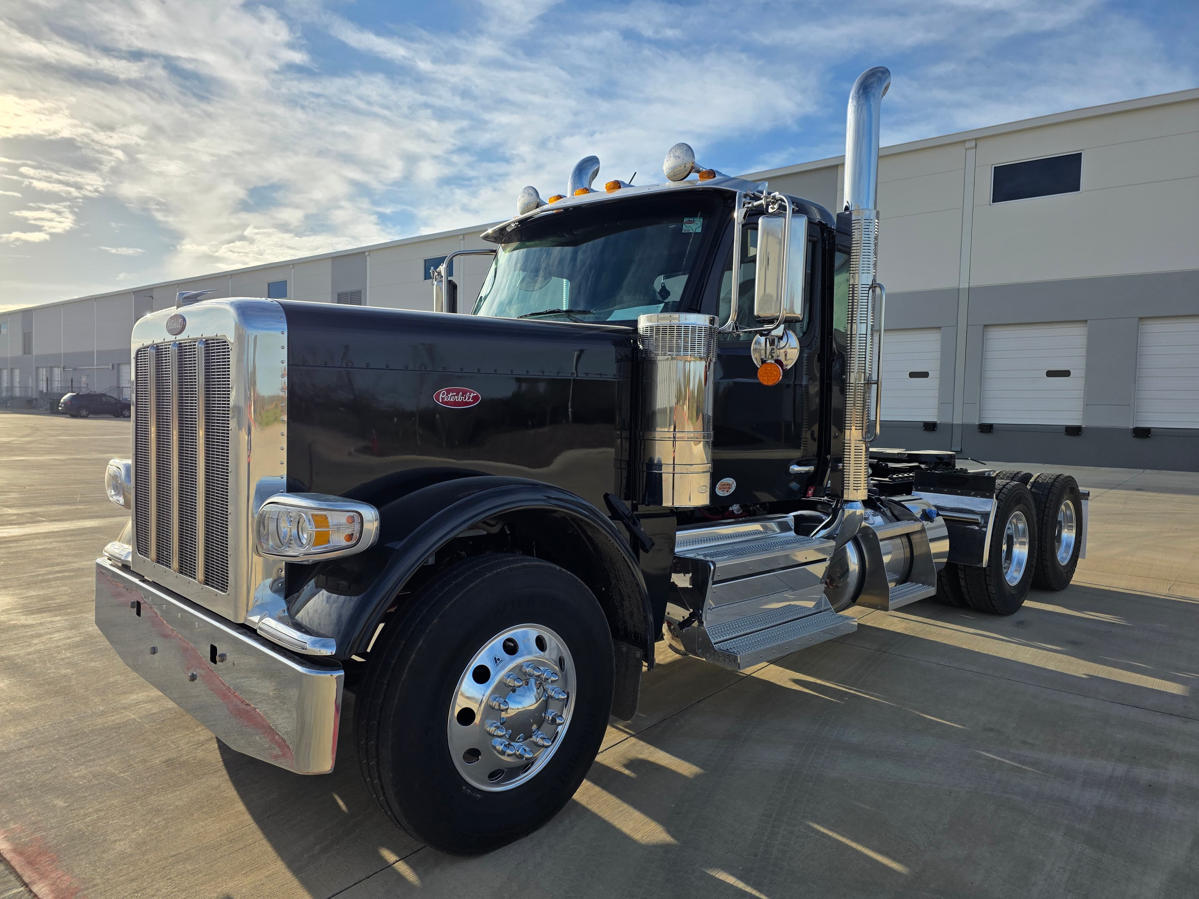 2027 PETERBILT 589