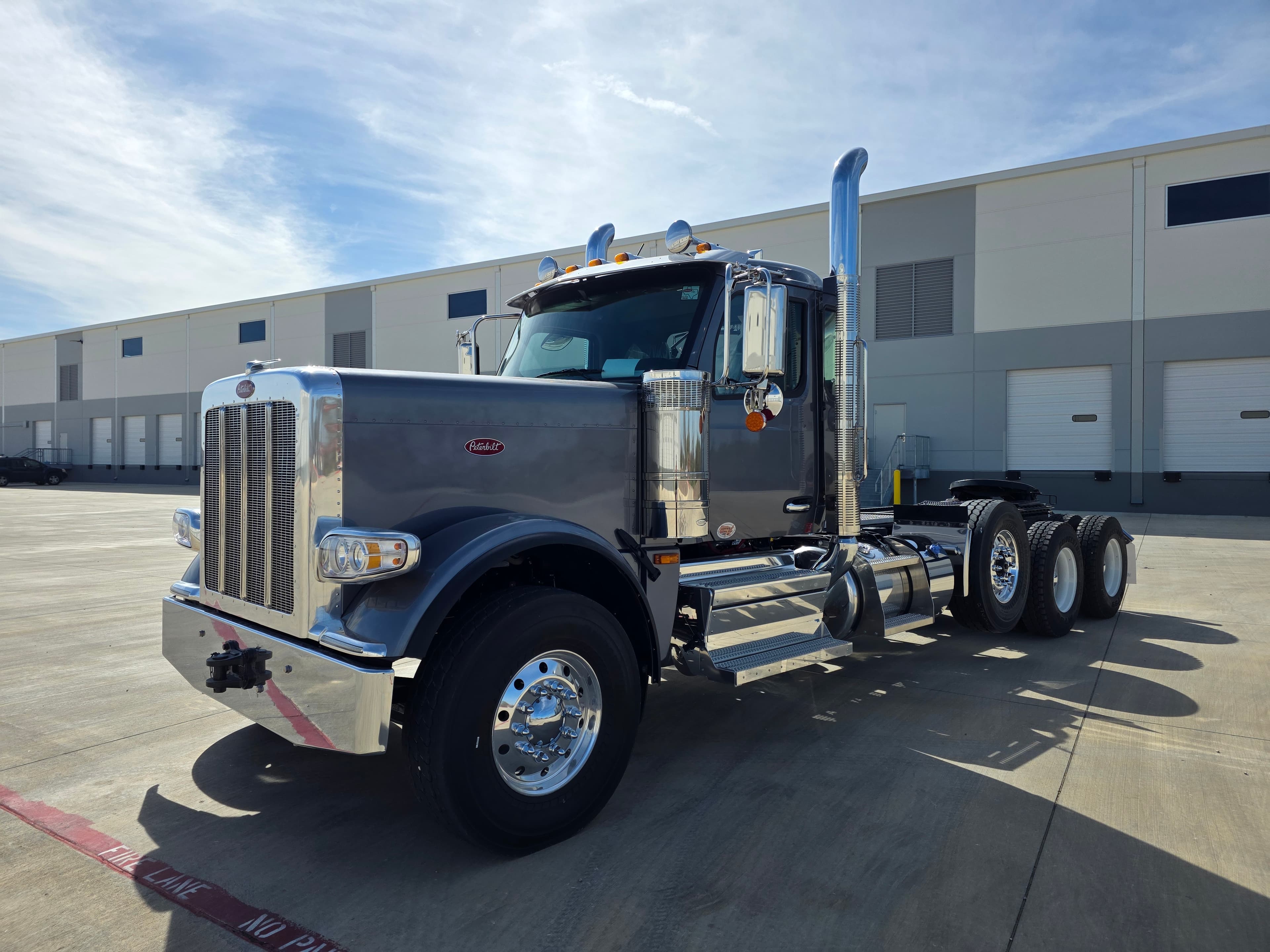 2027 PETERBILT 589