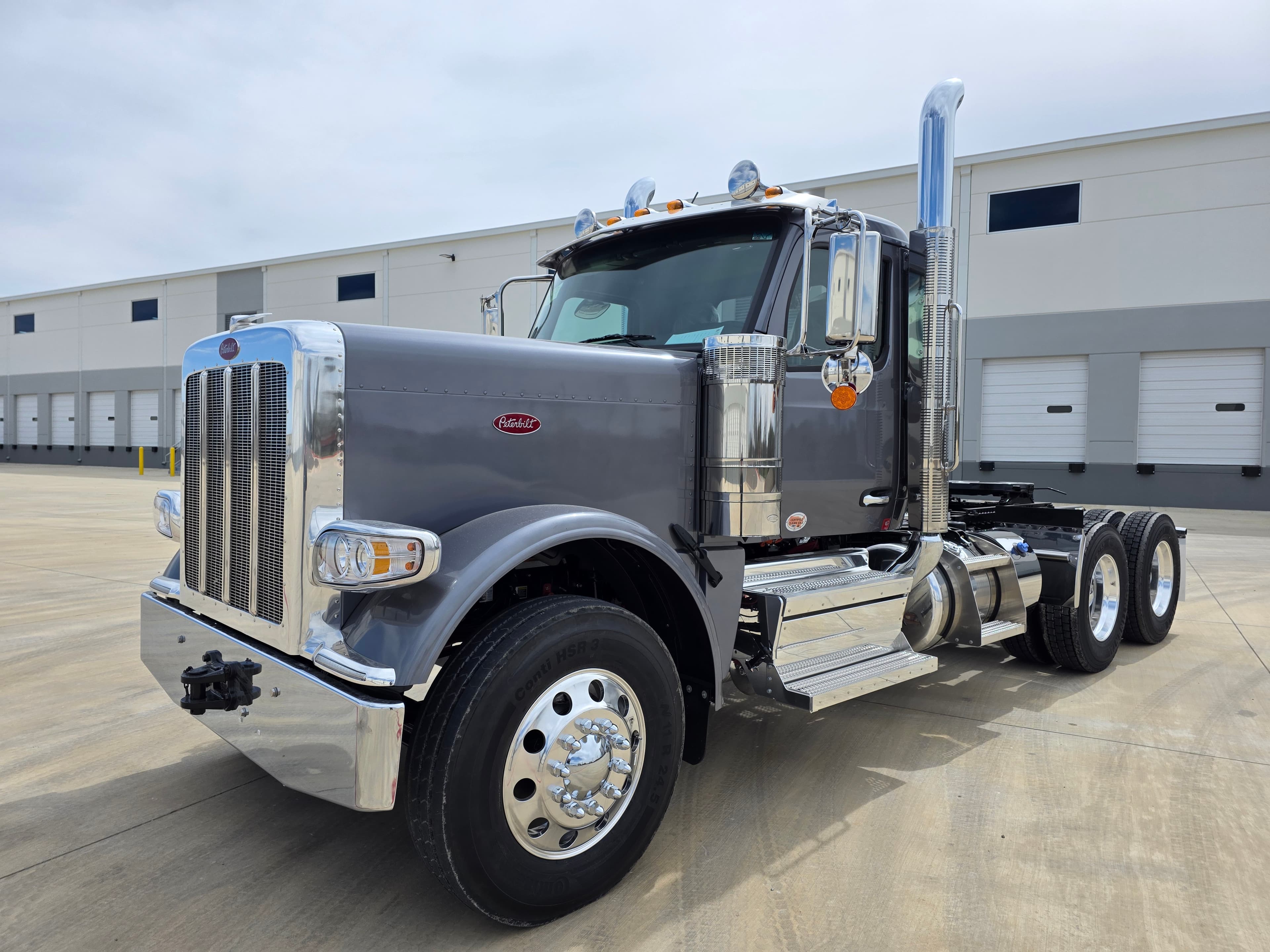 2027 PETERBILT 589