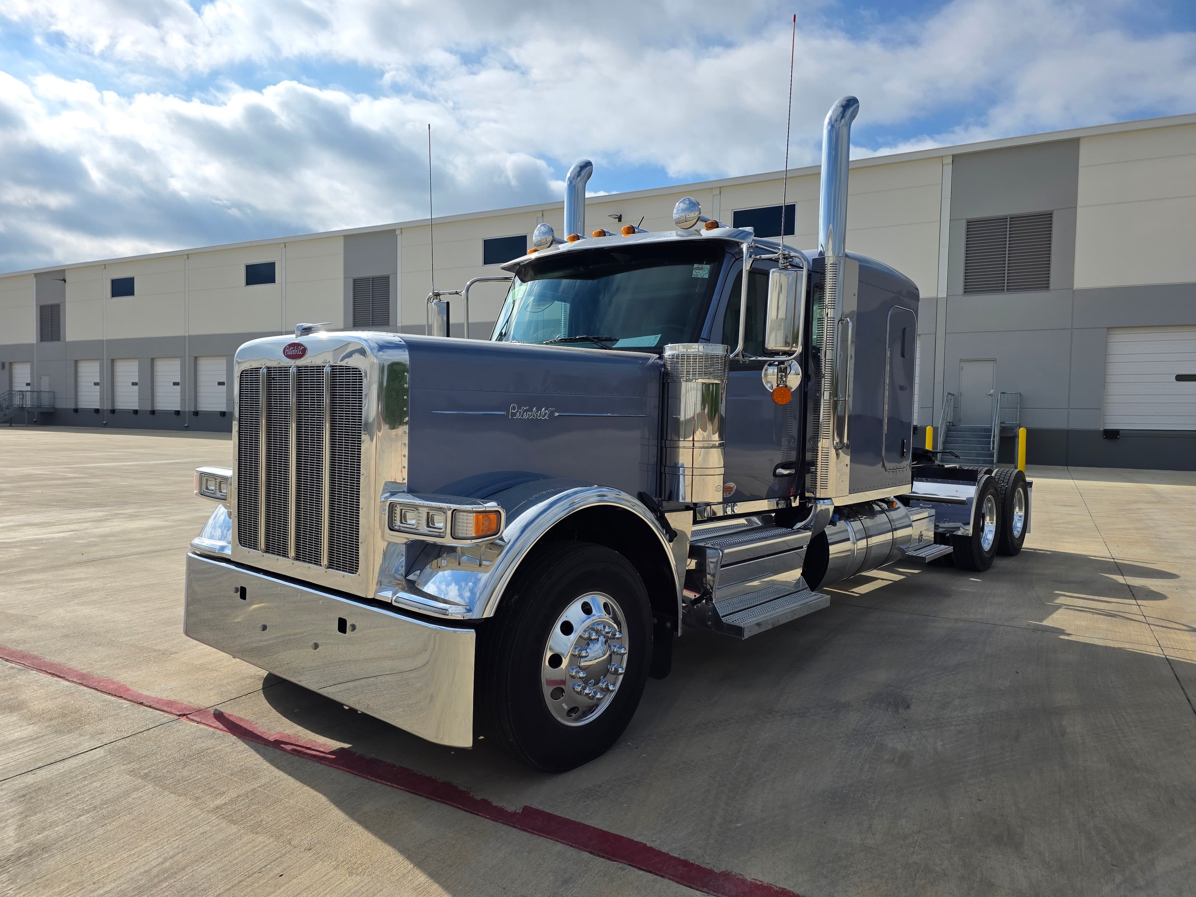 2027 PETERBILT 589