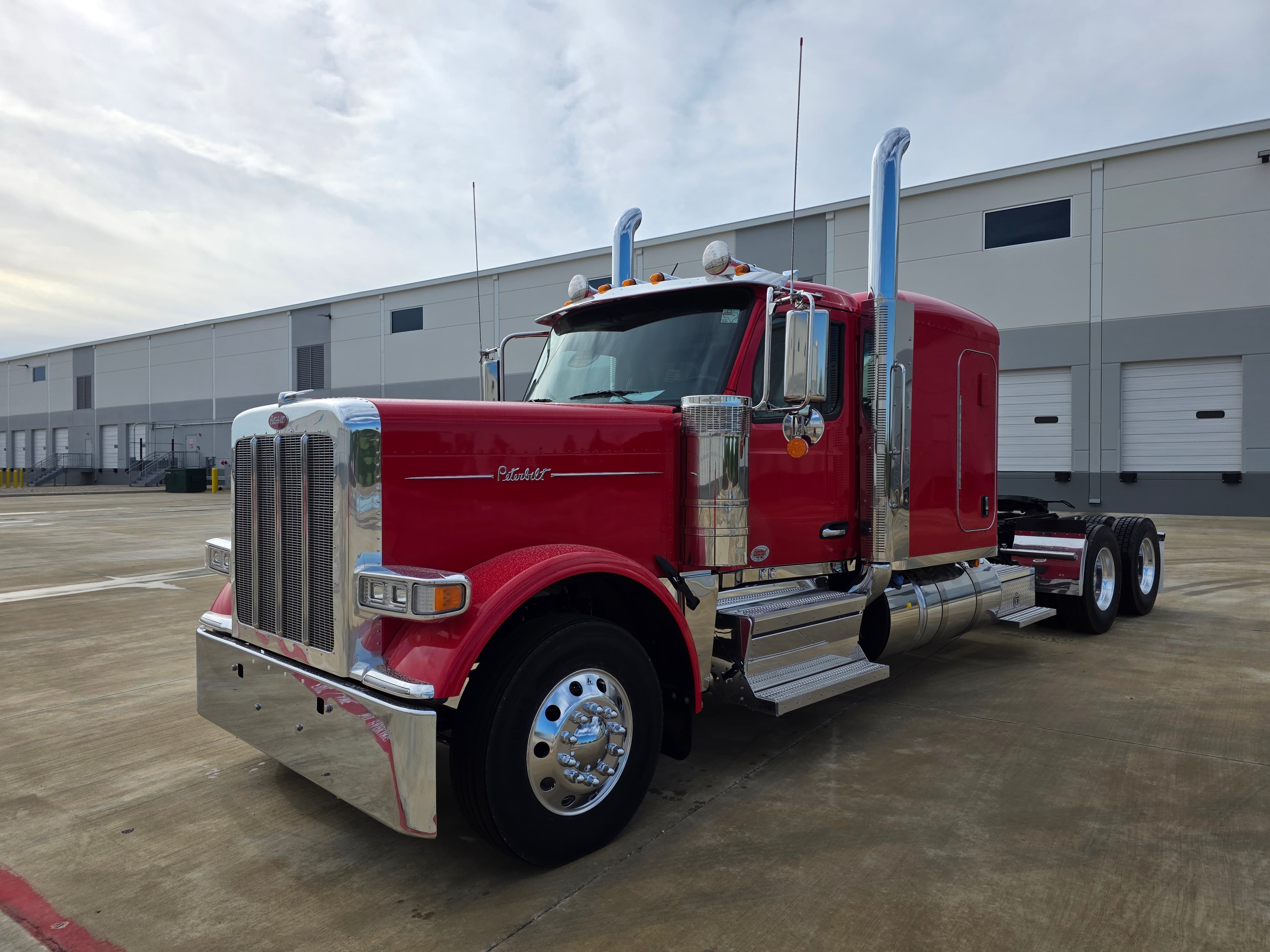 2027 PETERBILT 589