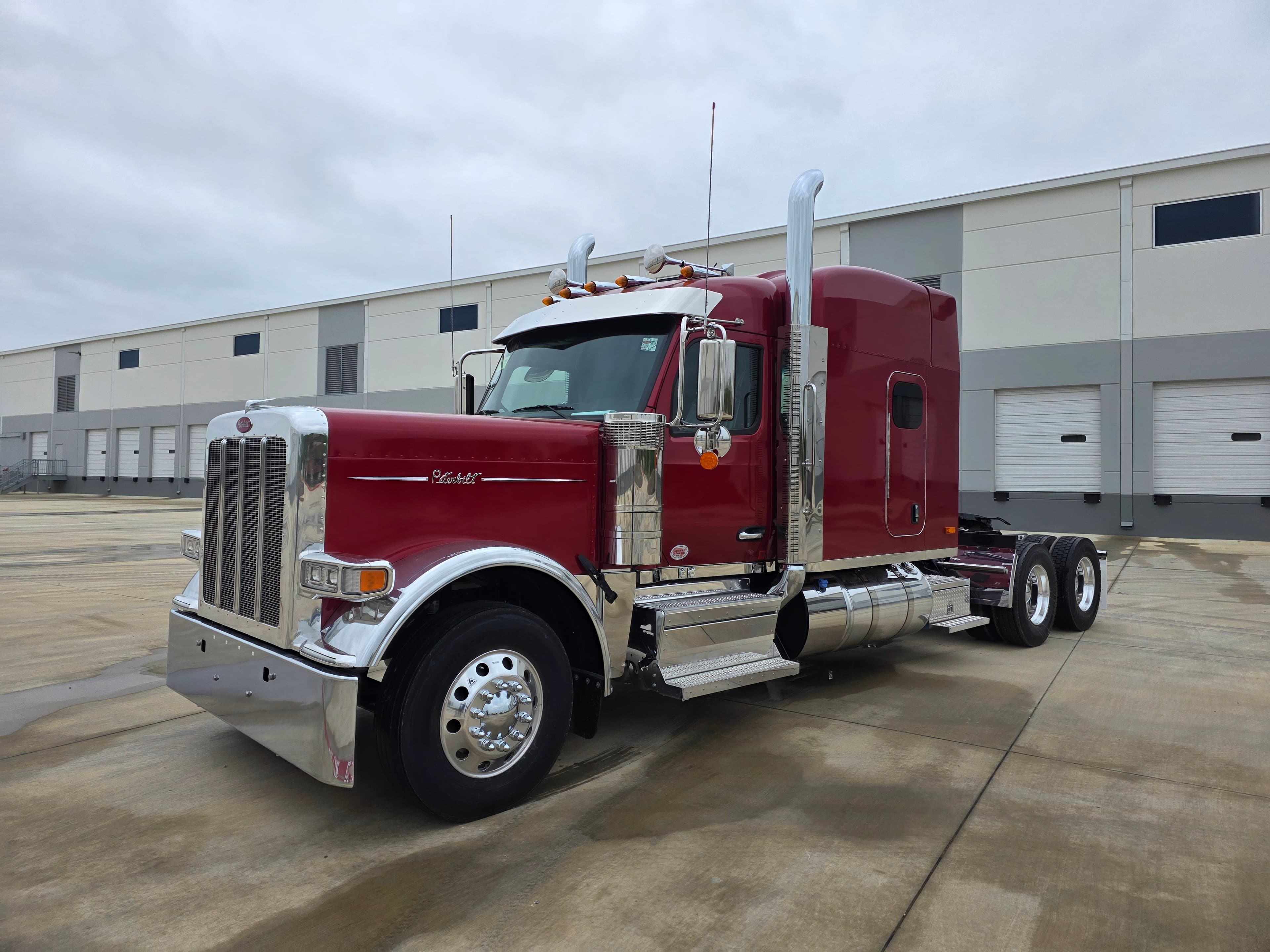 2027 PETERBILT 589