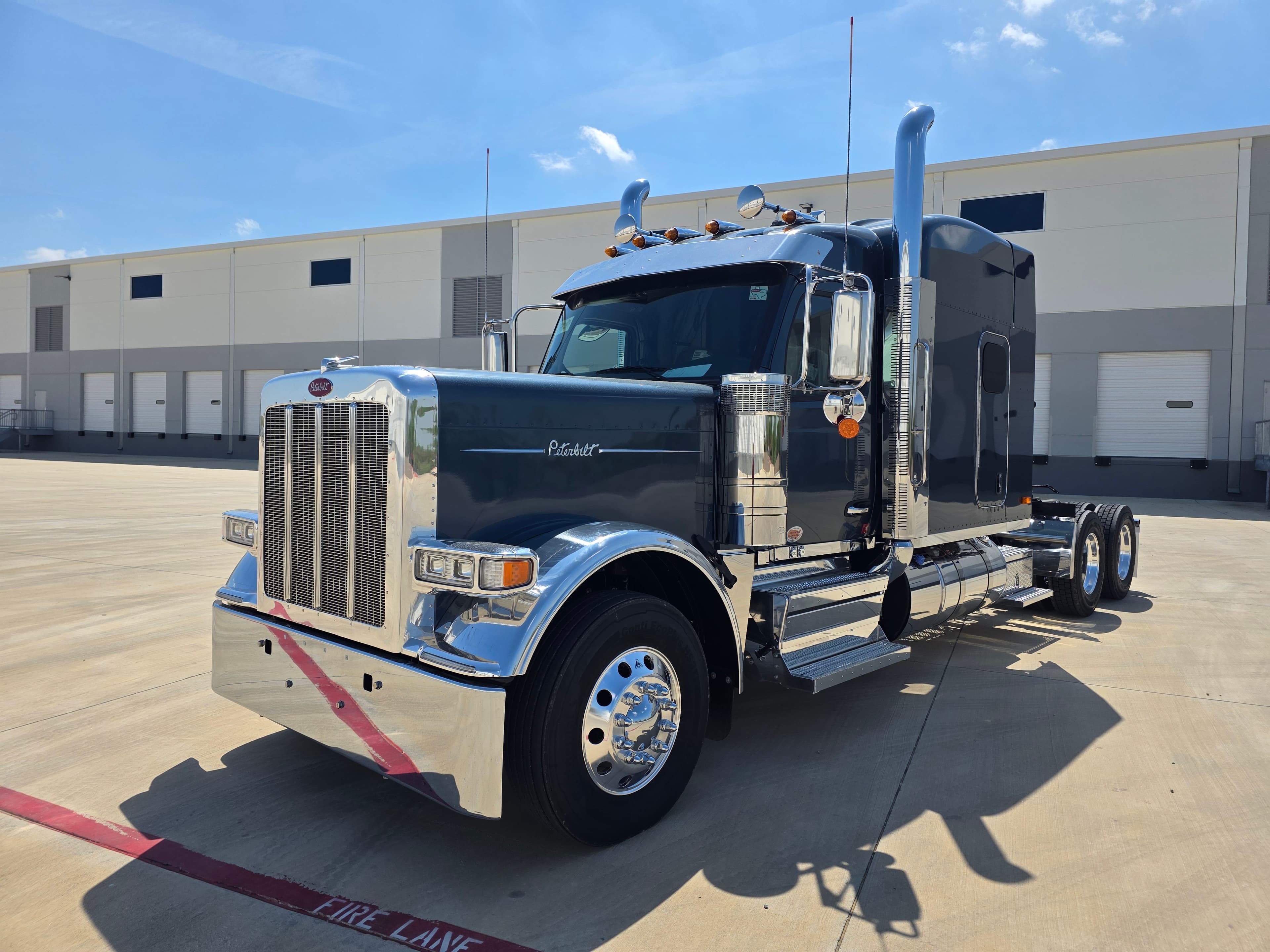 2027 PETERBILT 589