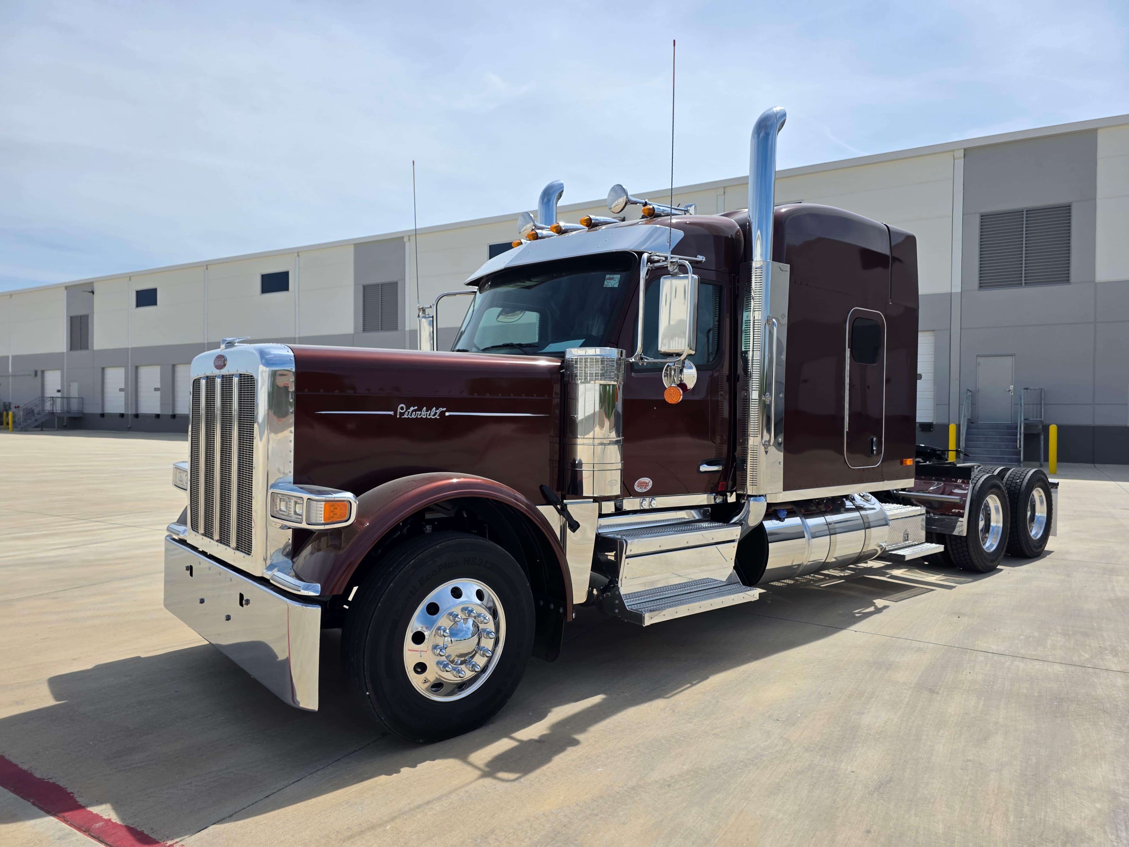 2027 PETERBILT 589