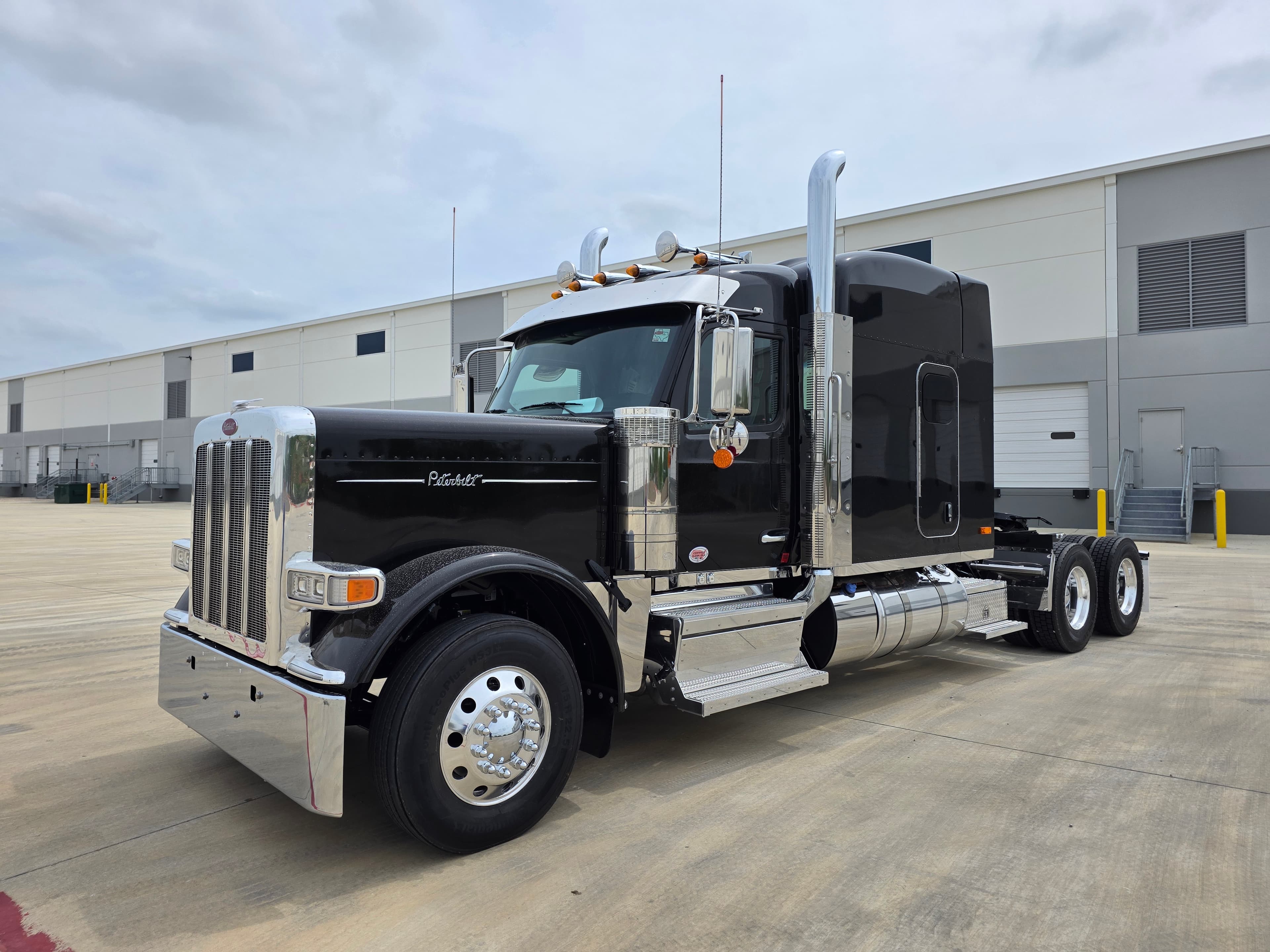 2027 PETERBILT 589