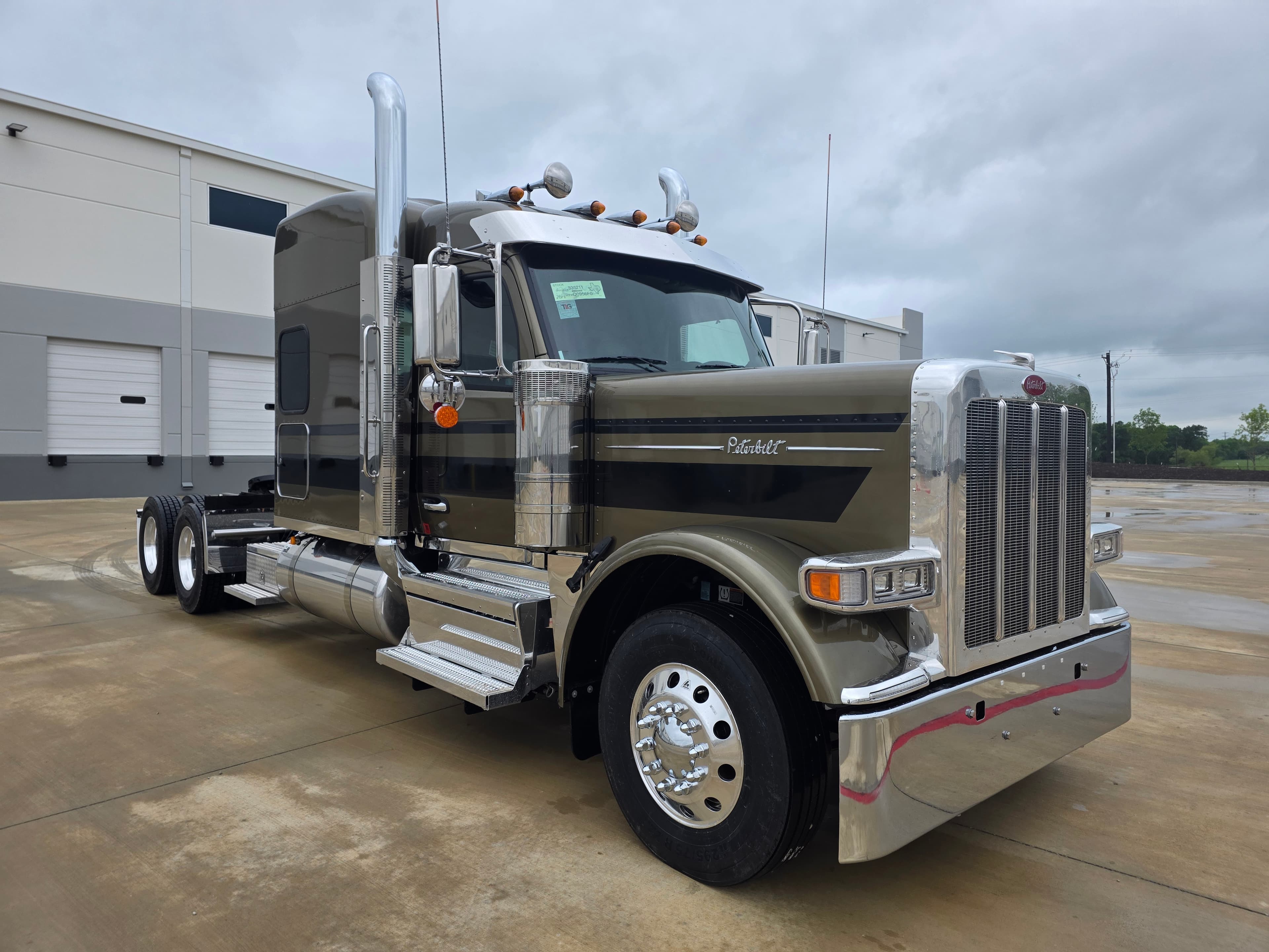 2027 Peterbilt 589 — photo 7