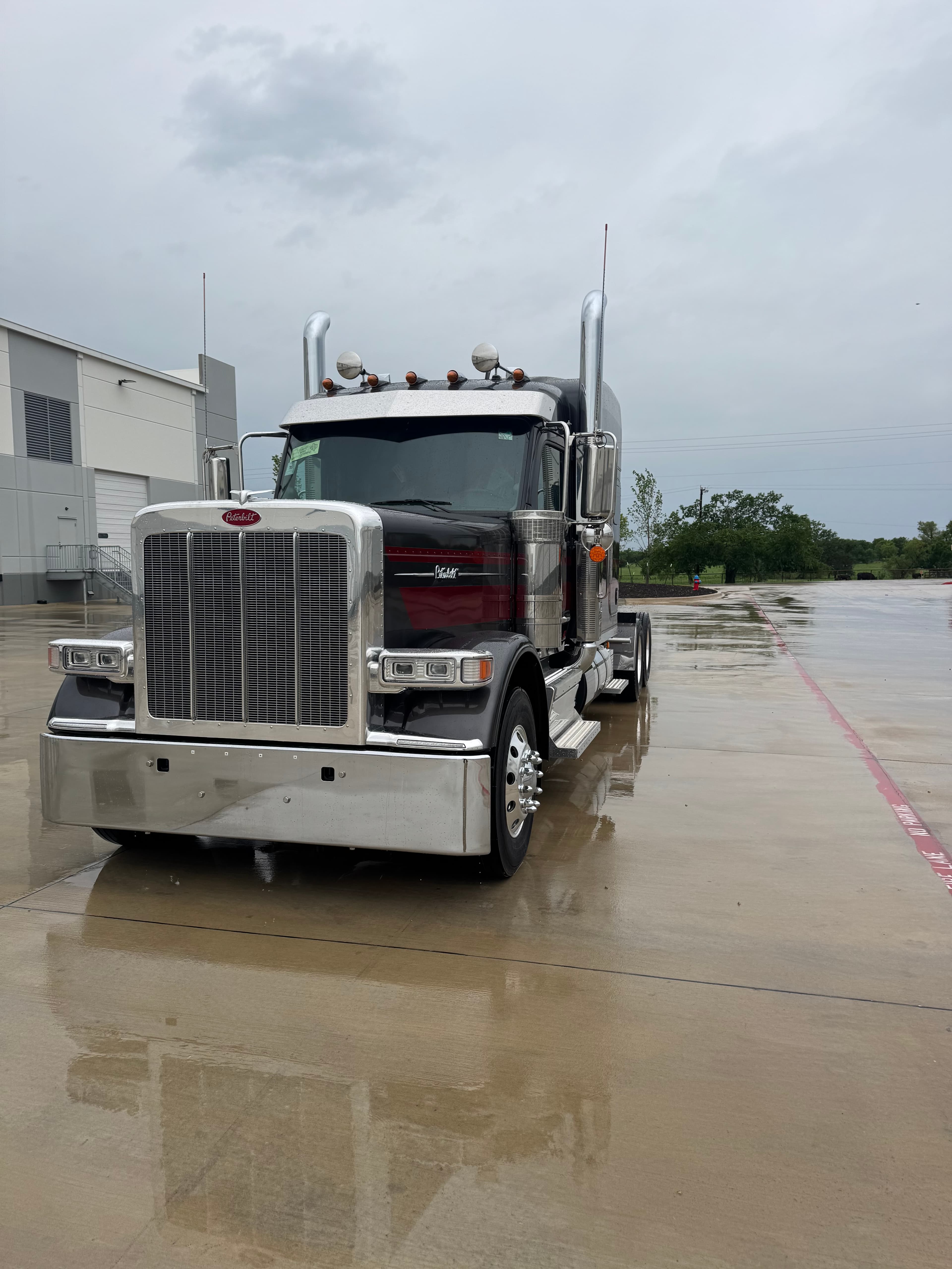 2027 Peterbilt 589