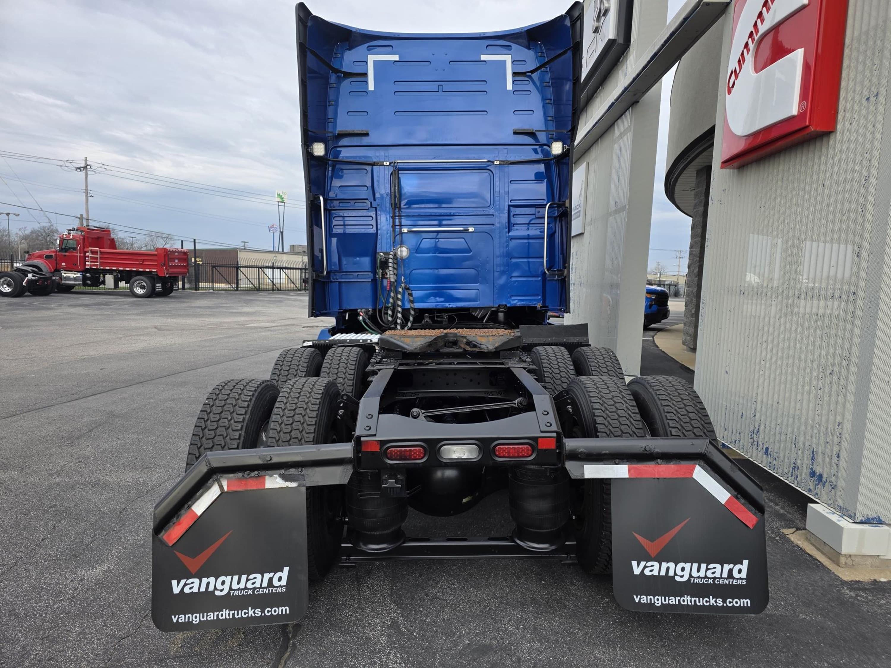 2021 Volvo VNL 760 in CAHOKIA, IL — photo 4