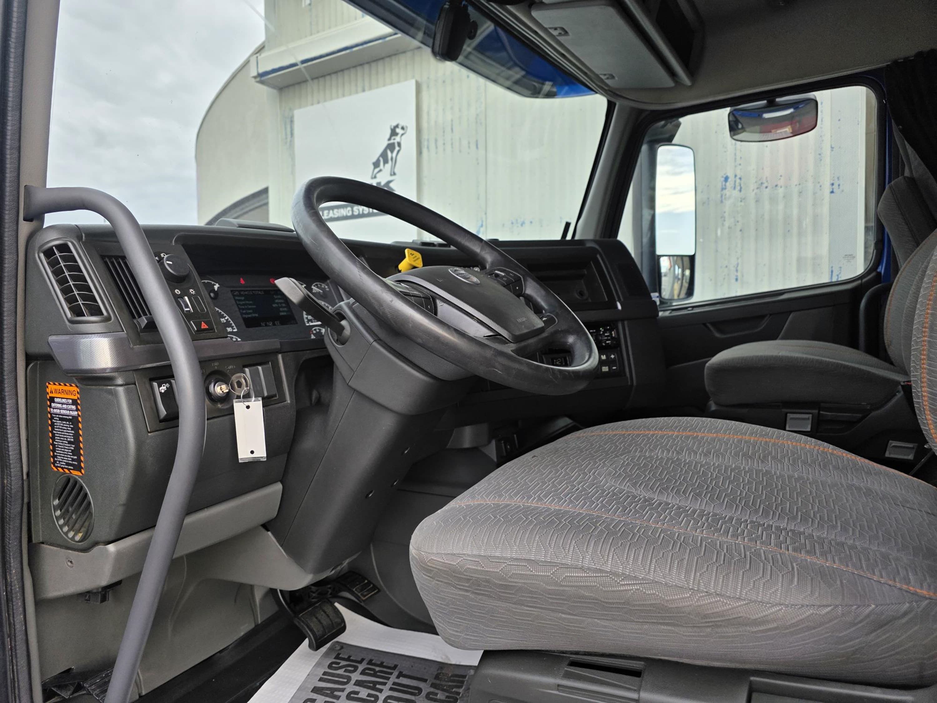 2021 Volvo VNL 760 in CAHOKIA, IL — photo 5
