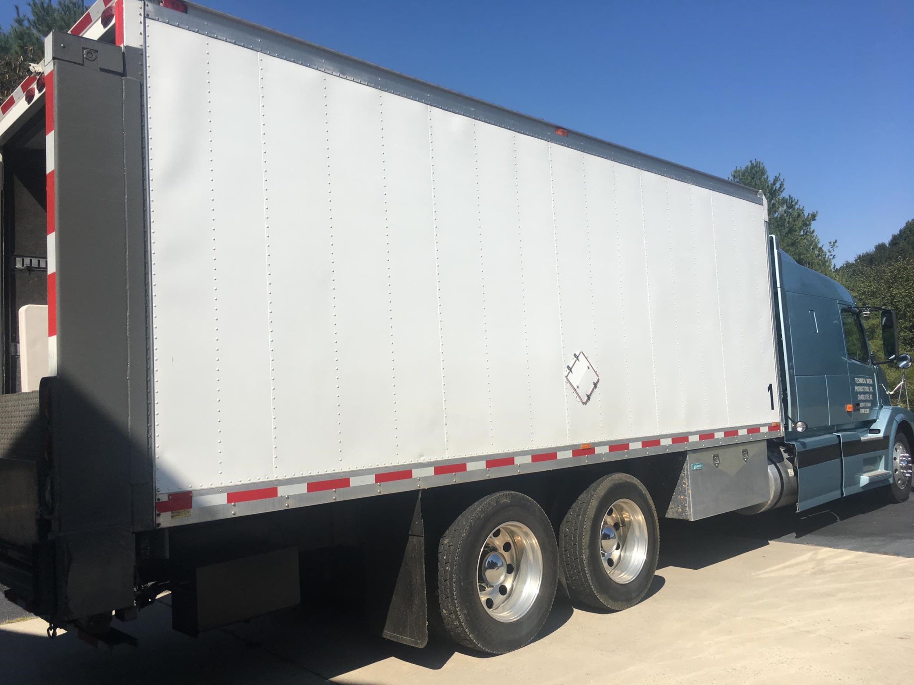 2005 Volvo in CHARLOTTE, NC — photo 2