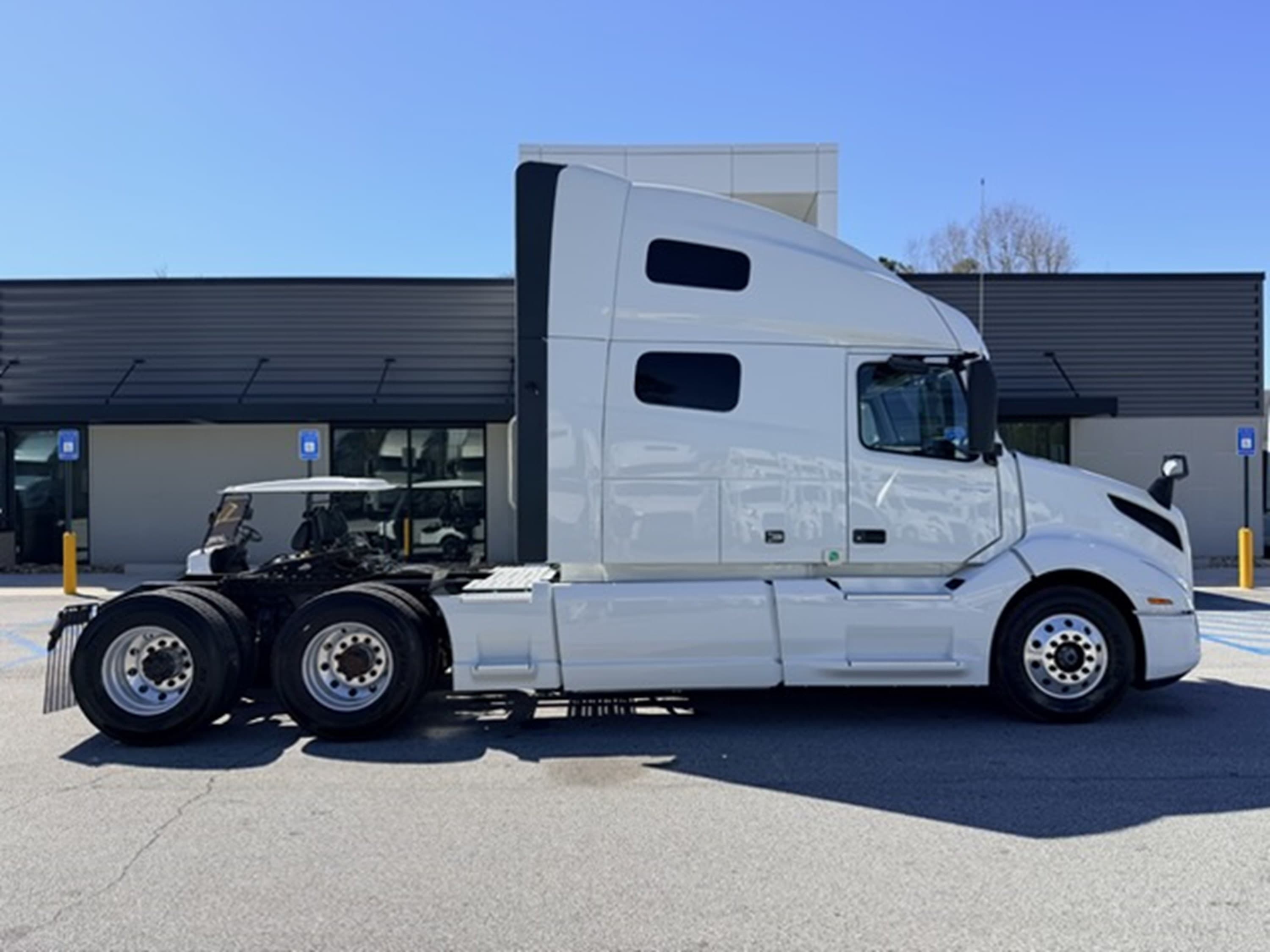 2023 Volvo VNL 760 in ATLANTA (700 & 703), GA — photo 2