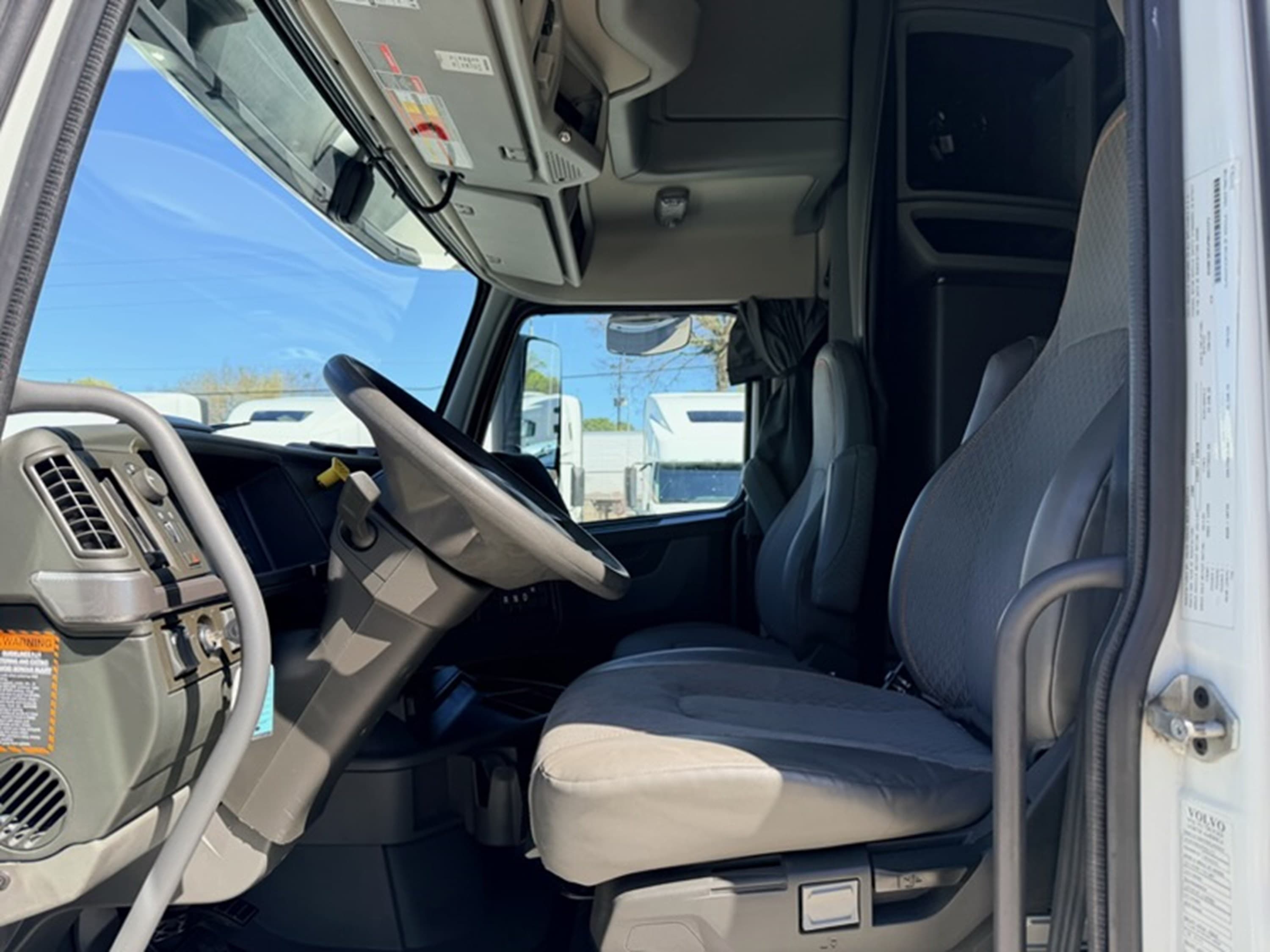2023 Volvo VNL 760 in ATLANTA (700 & 703), GA — photo 8