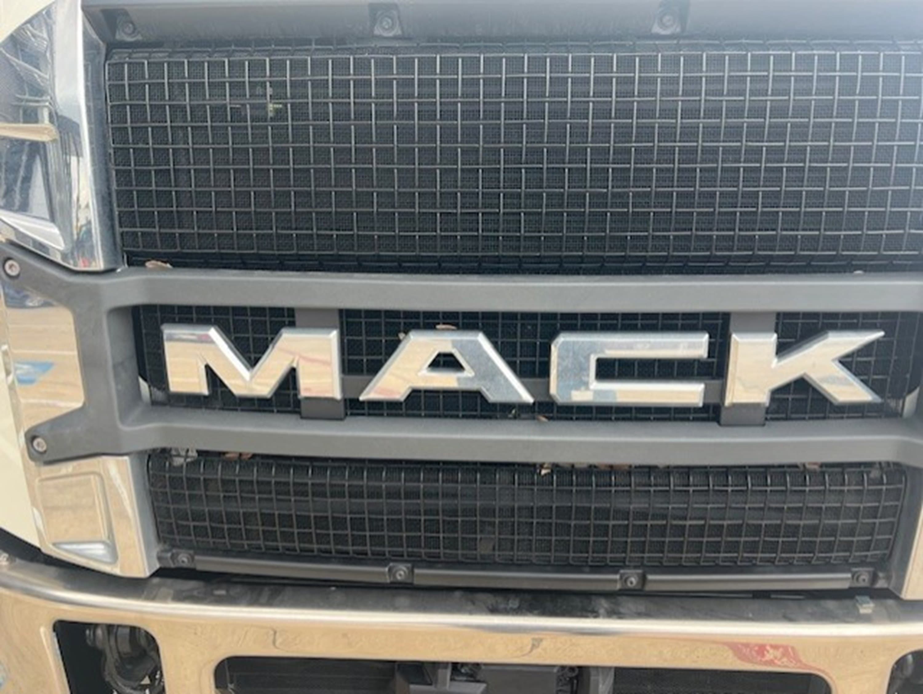 2025 Mack Anthem in HOUSTON, TX — photo 6