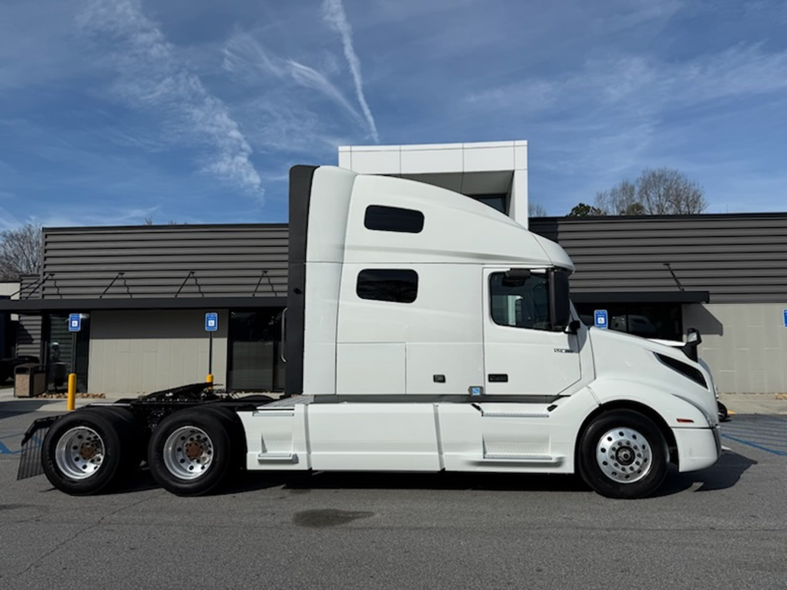 2023 Volvo VNL 760 in ATLANTA (700 & 703), GA — photo 2