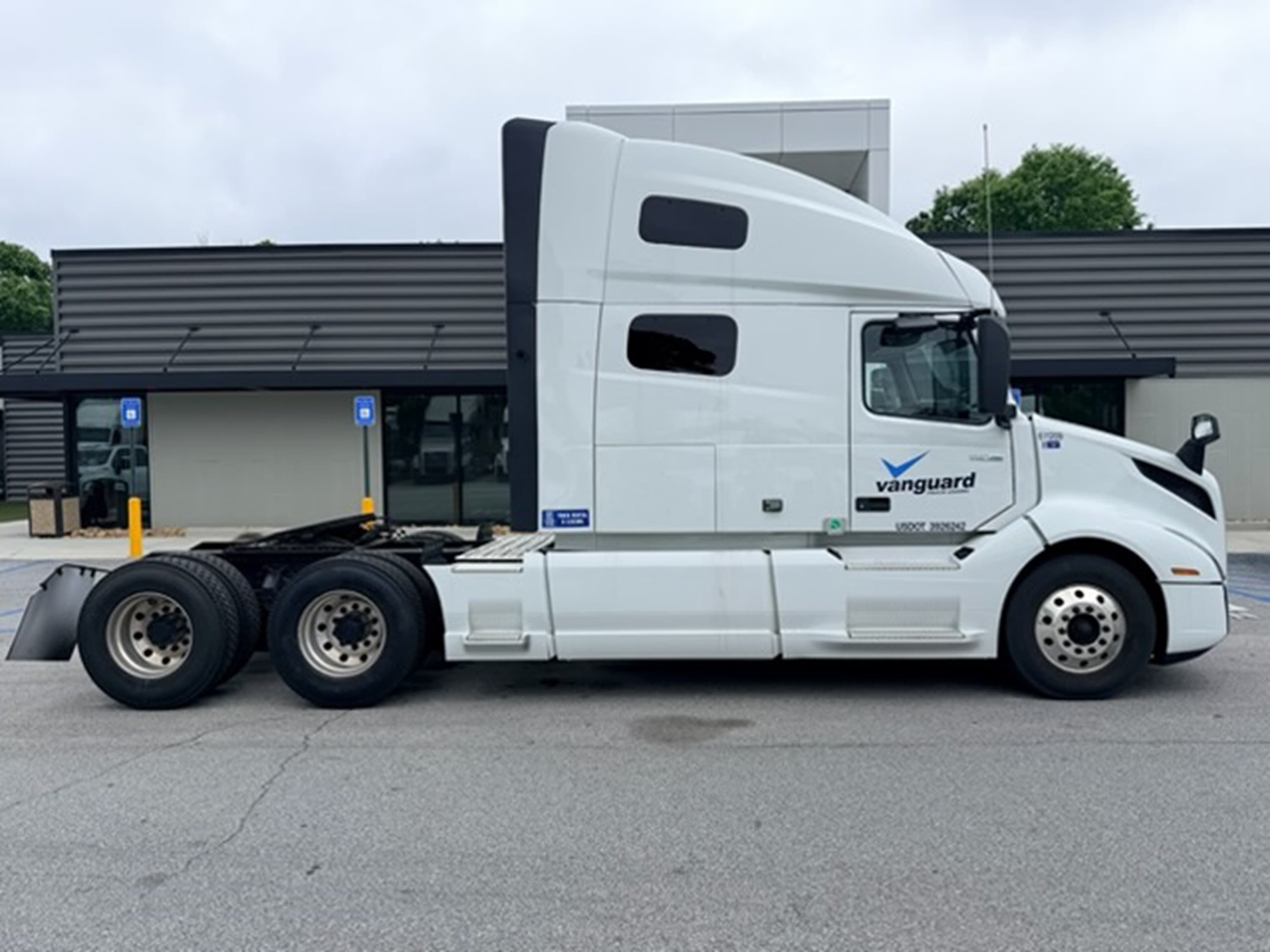 2023 Volvo VNL 760 in GA — photo 2