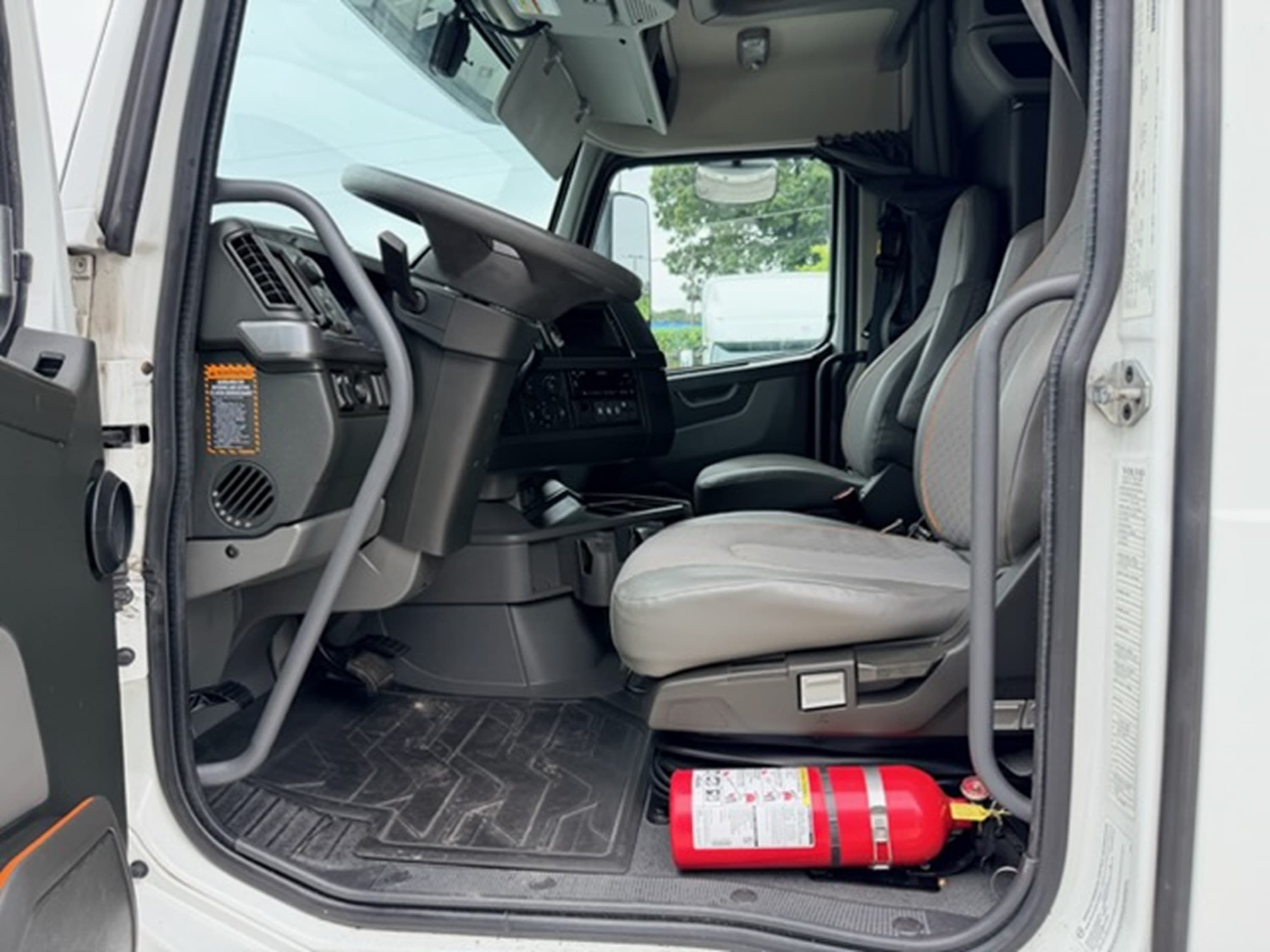 2023 Volvo VNL 760 in GA — photo 3