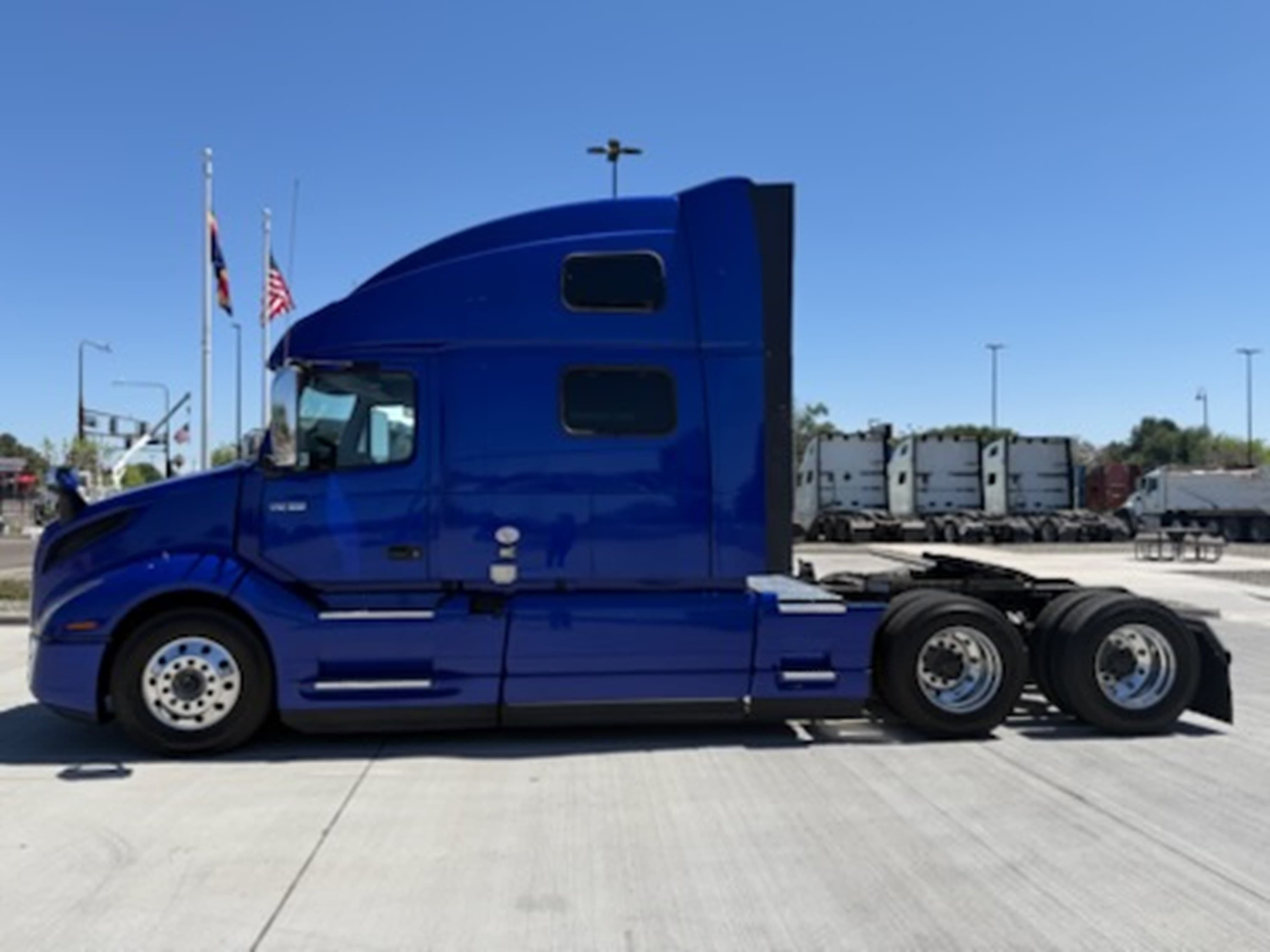 2023 Volvo VNL 860 in PHOENIX, AZ — photo 5