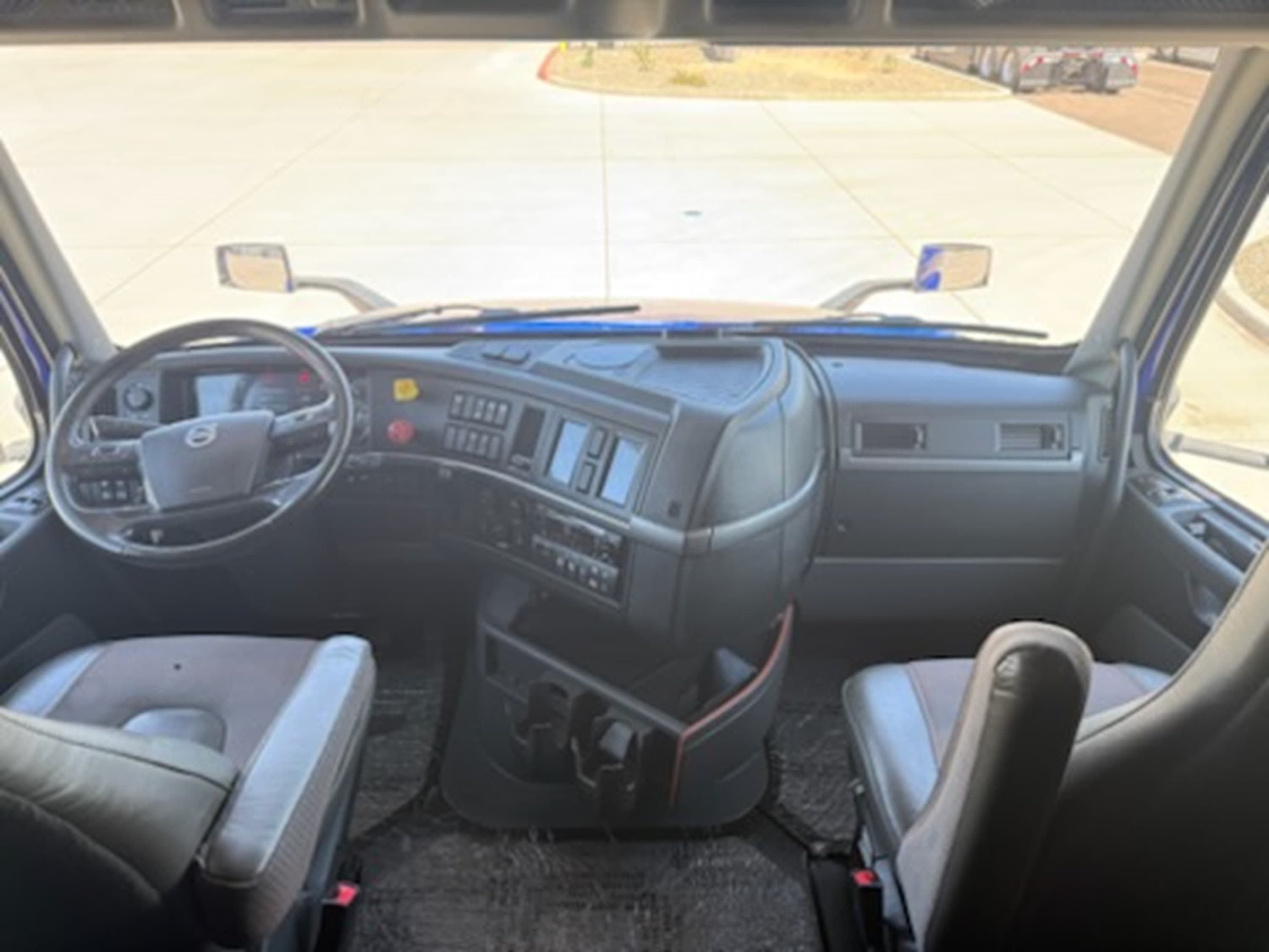2023 Volvo VNL 860 in PHOENIX, AZ — photo 7