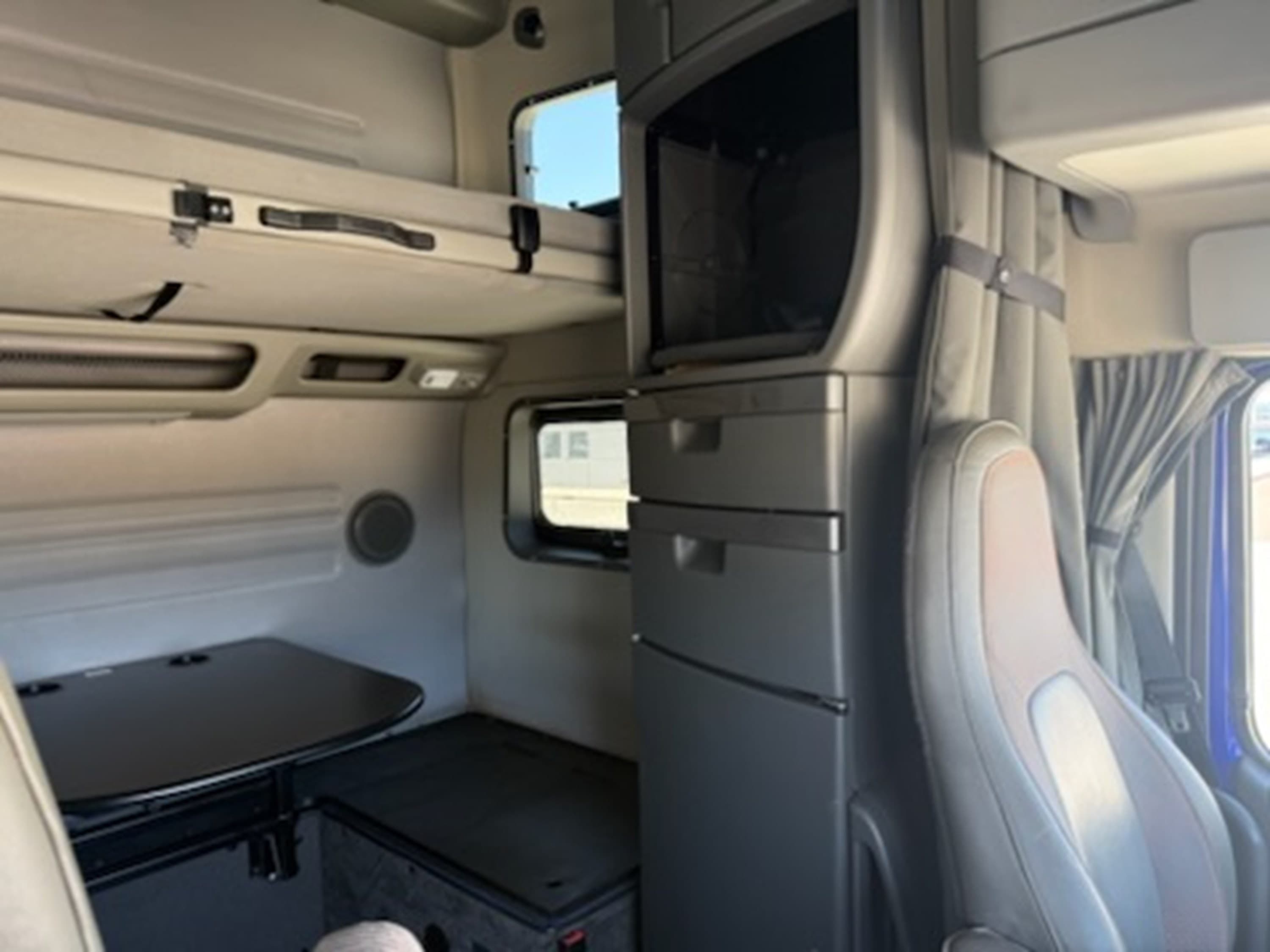 2023 Volvo VNL 860 in PHOENIX, AZ — photo 9