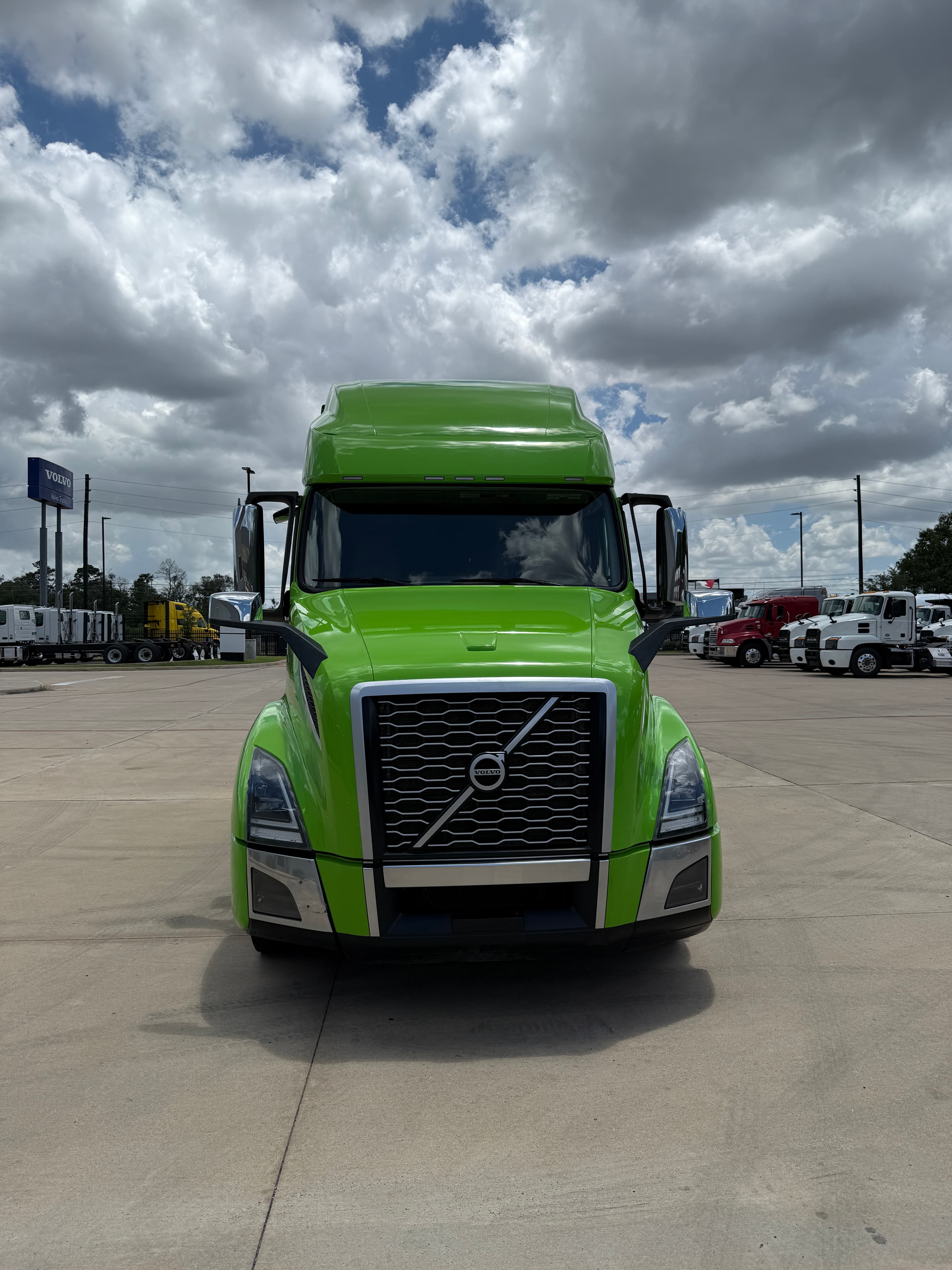 2024 Volvo VNL 760 in HOUSTON, TX — photo 2