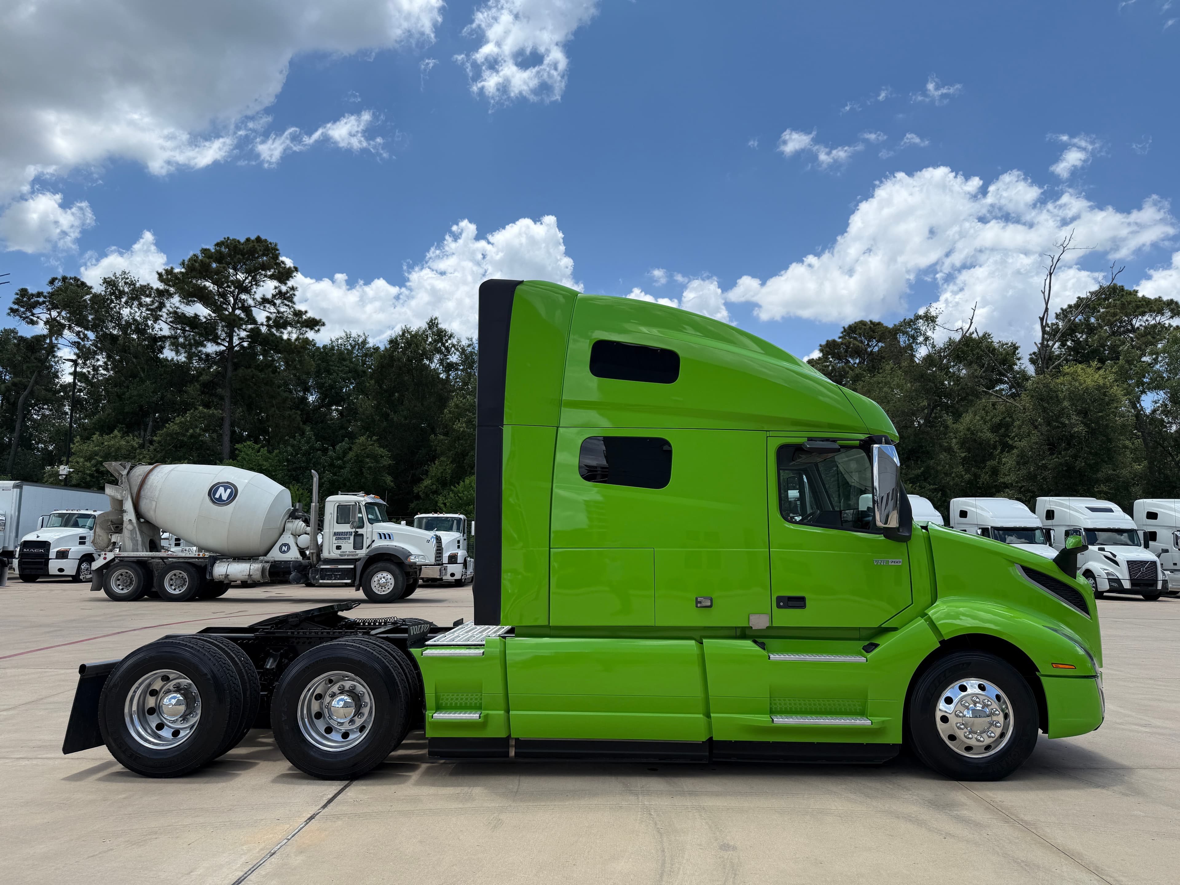 2024 Volvo VNL 760 in HOUSTON, TX — photo 4