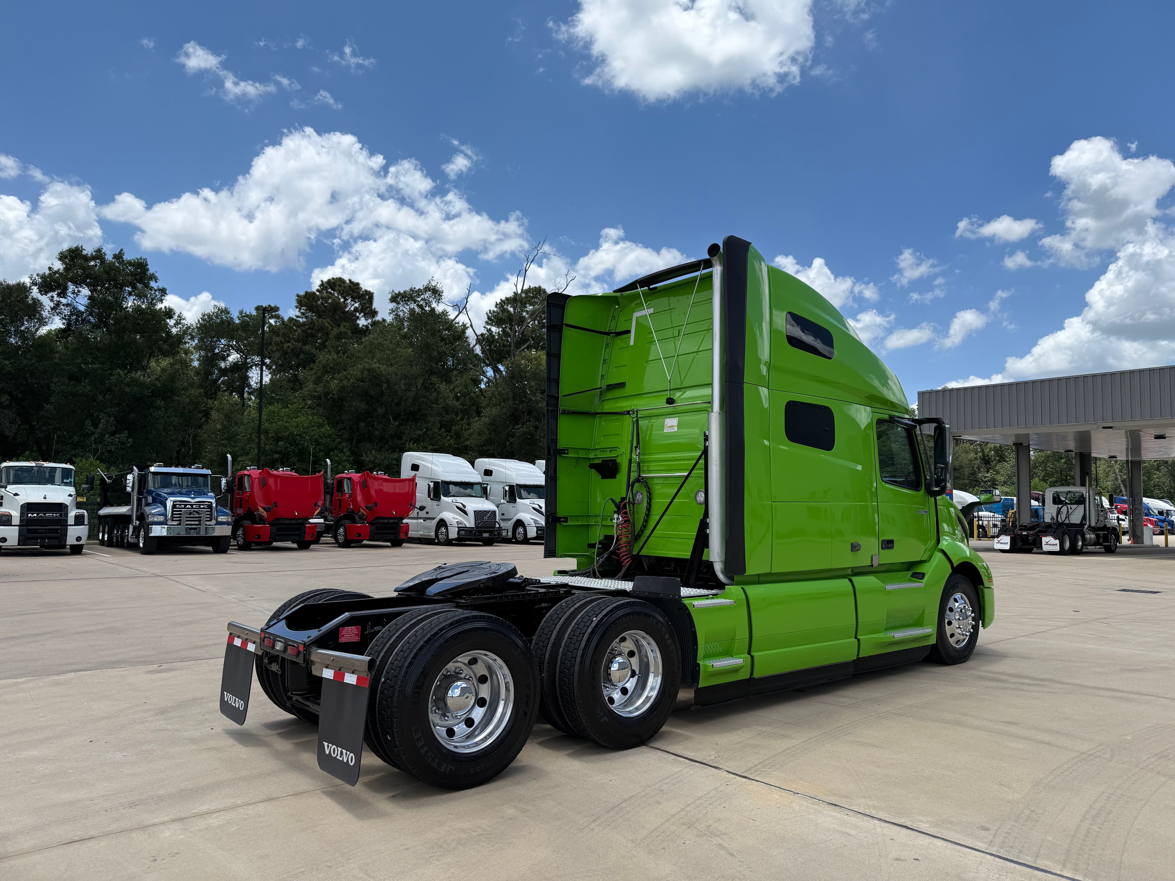 2024 Volvo VNL 760 in HOUSTON, TX — photo 5