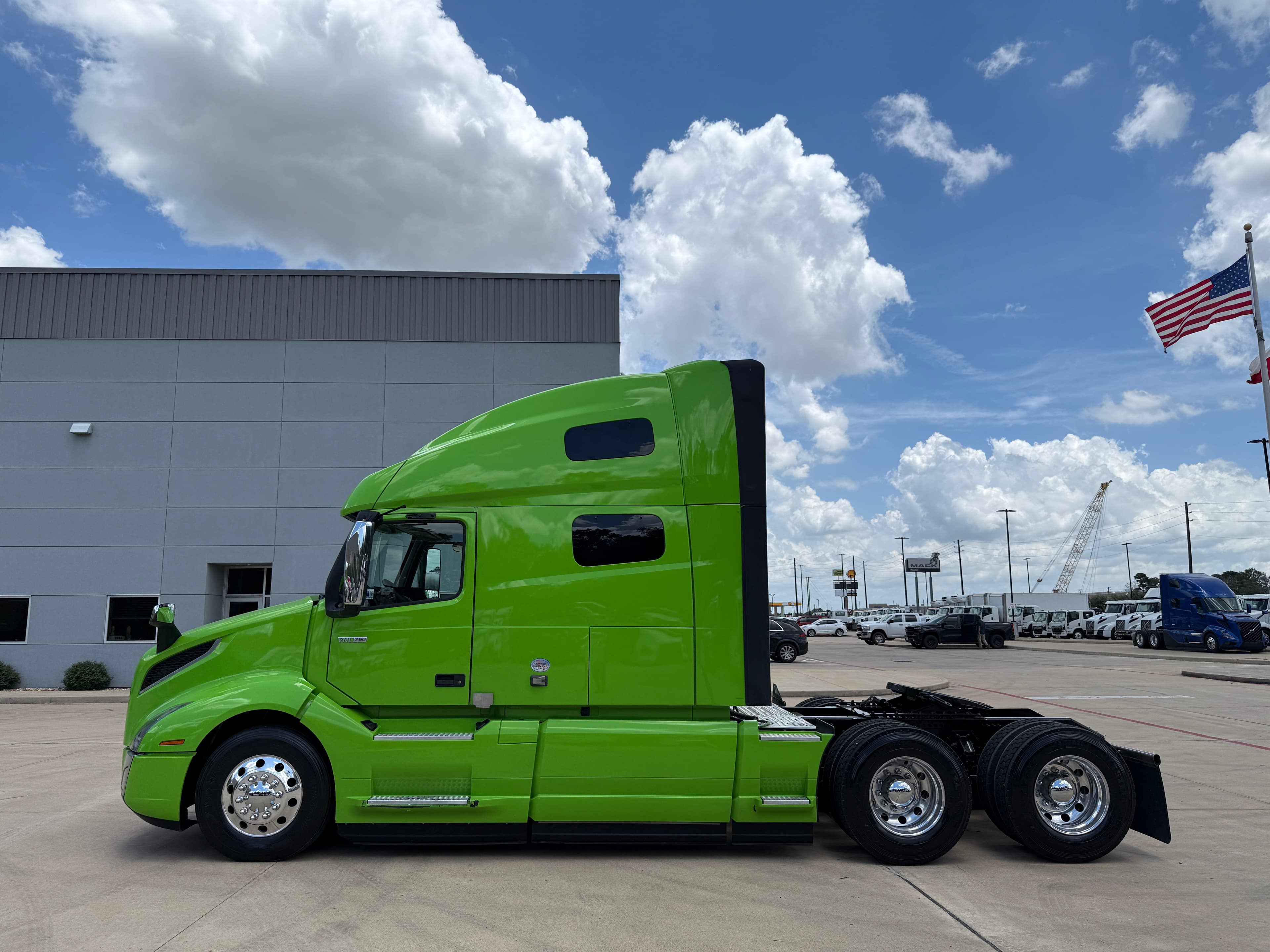2024 Volvo VNL 760 in HOUSTON, TX — photo 8