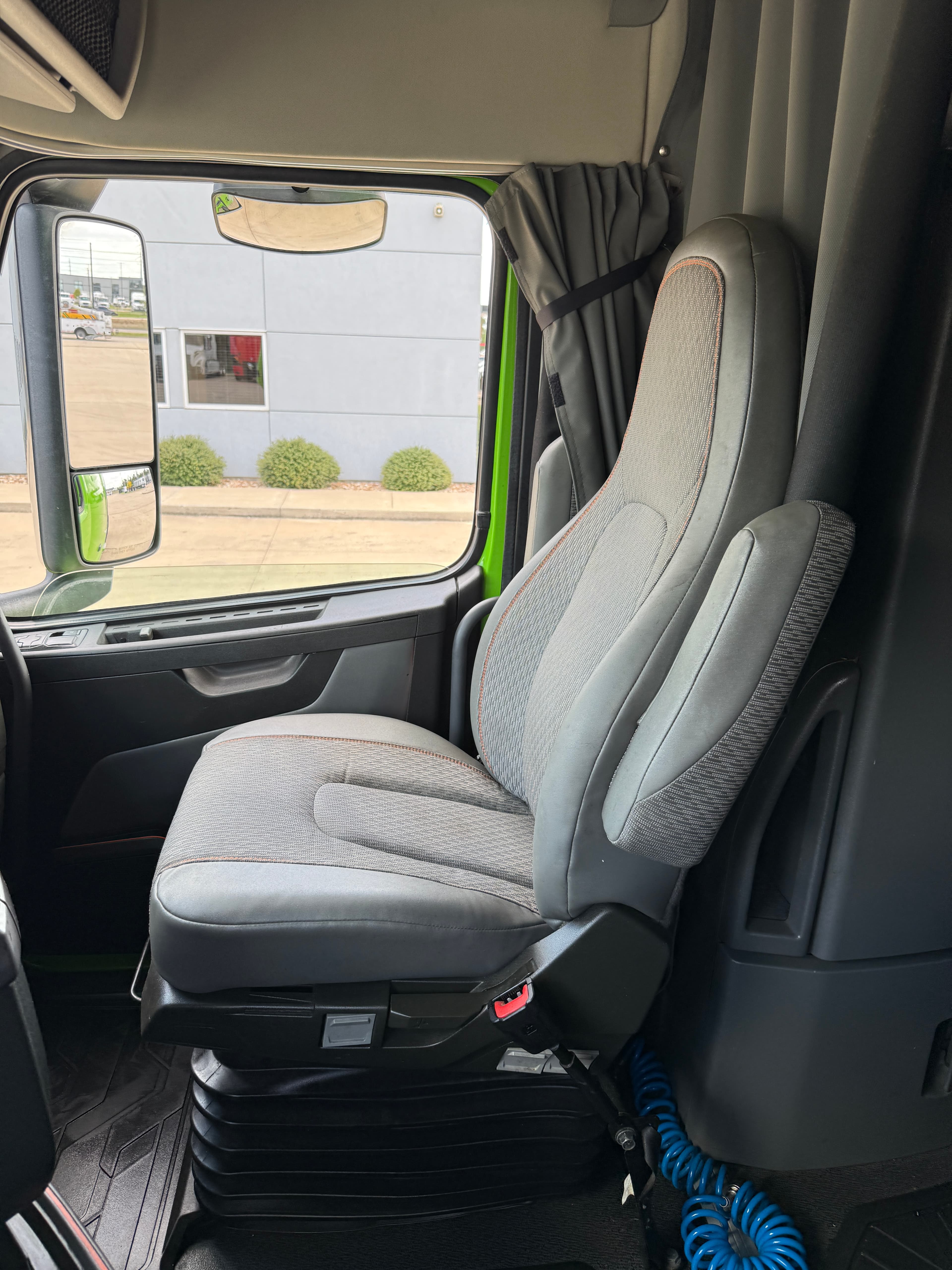 2024 Volvo VNL 760 in HOUSTON, TX — photo 12