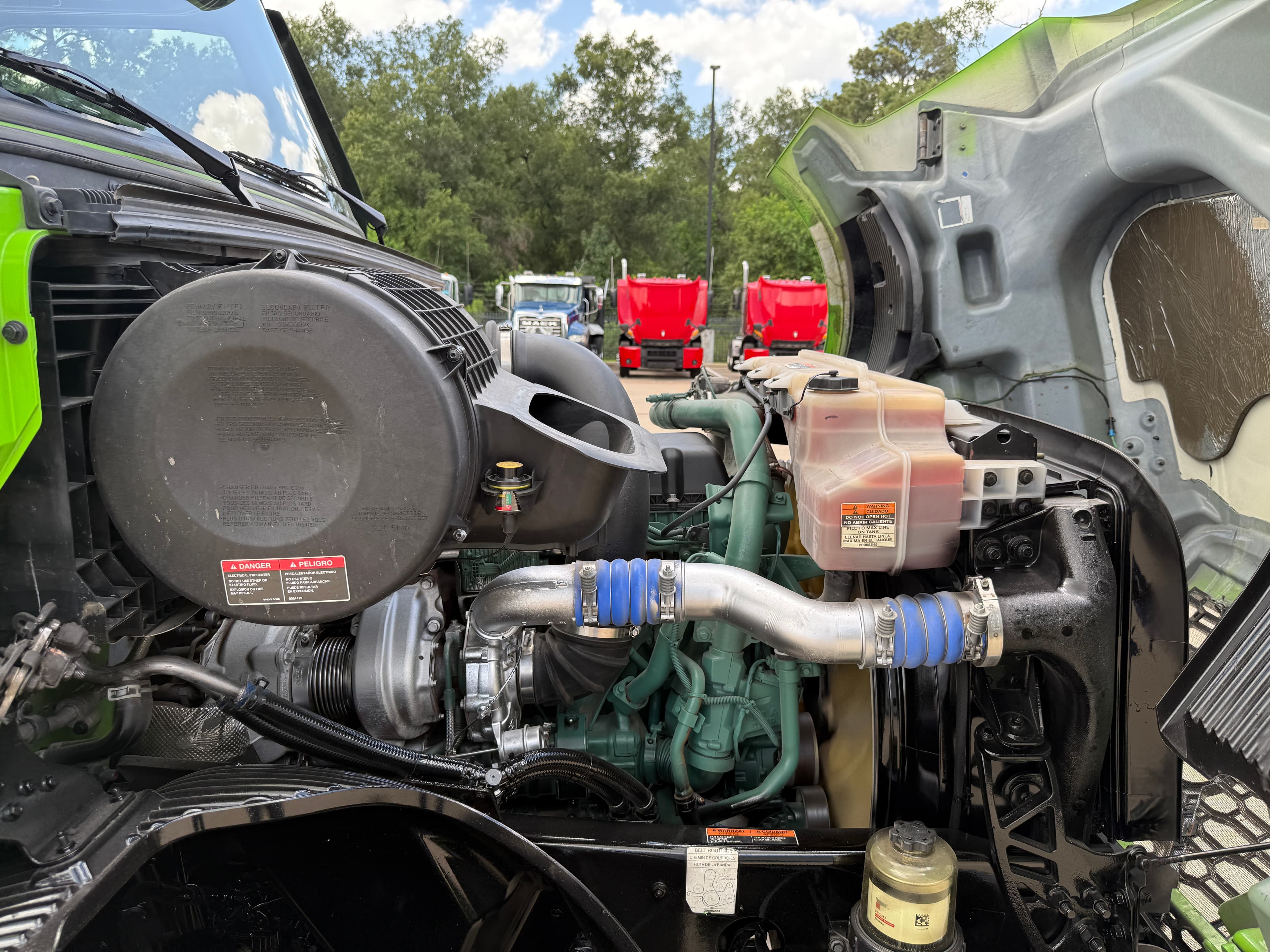 2024 Volvo VNL 760 in HOUSTON, TX — photo 22
