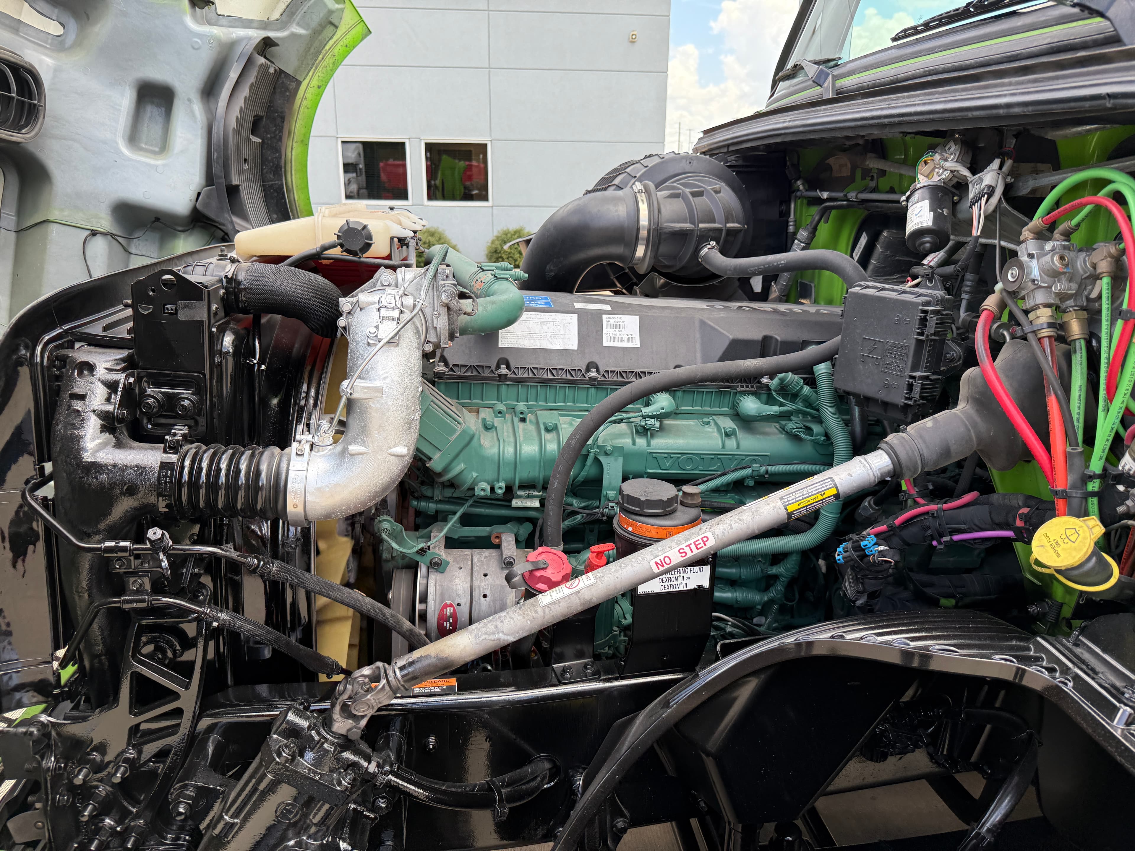 2024 Volvo VNL 760 in HOUSTON, TX — photo 23