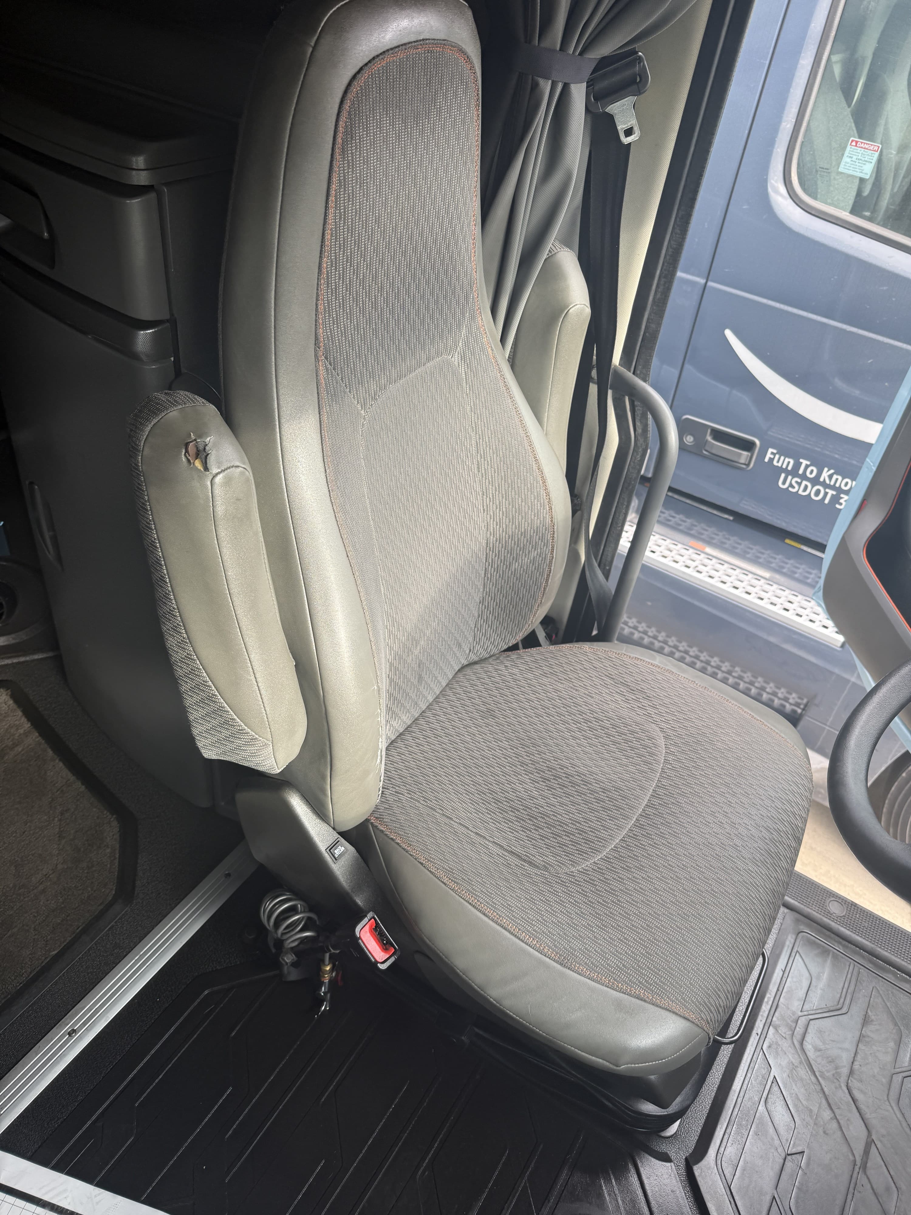 2021 Volvo VNL 760 in HOUSTON, TX — photo 9