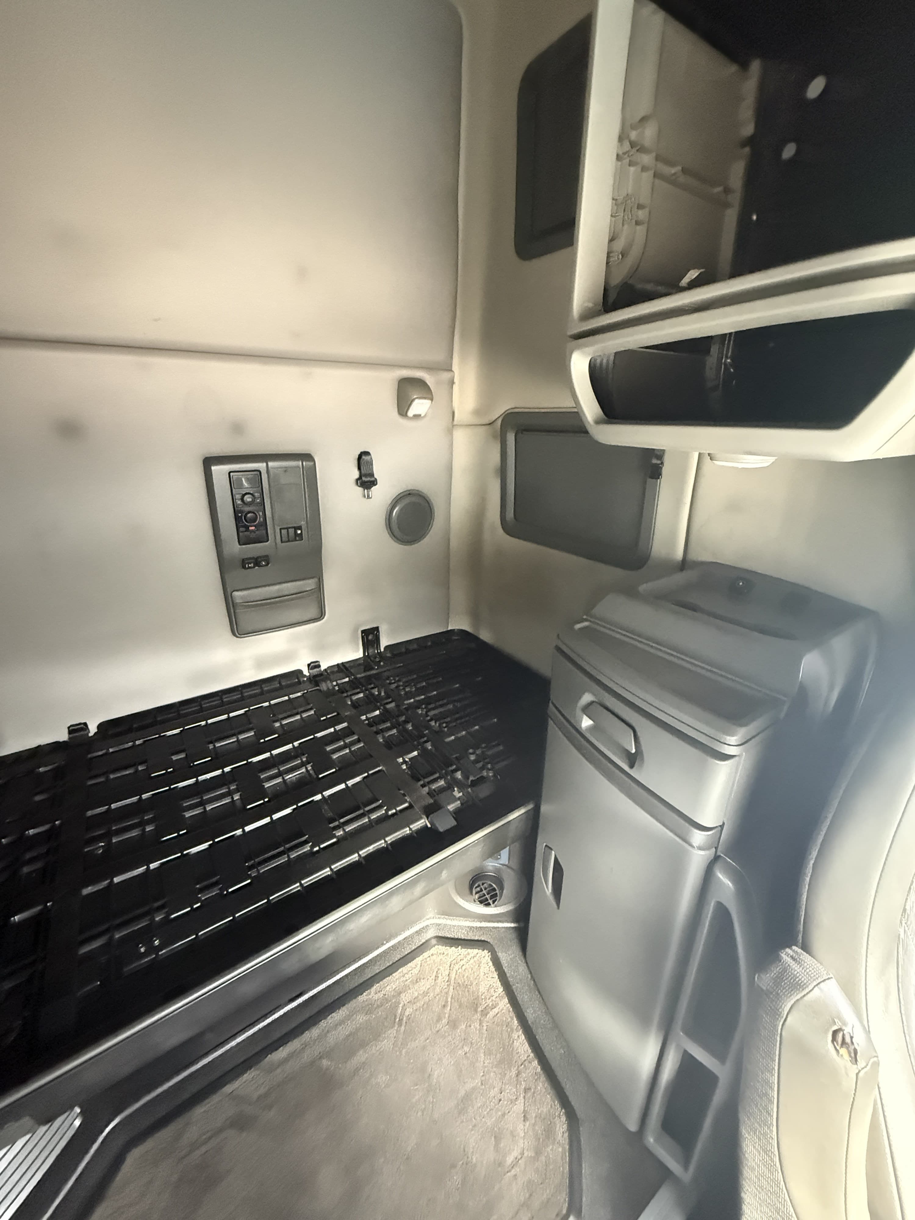 2021 Volvo VNL 760 in HOUSTON, TX — photo 10