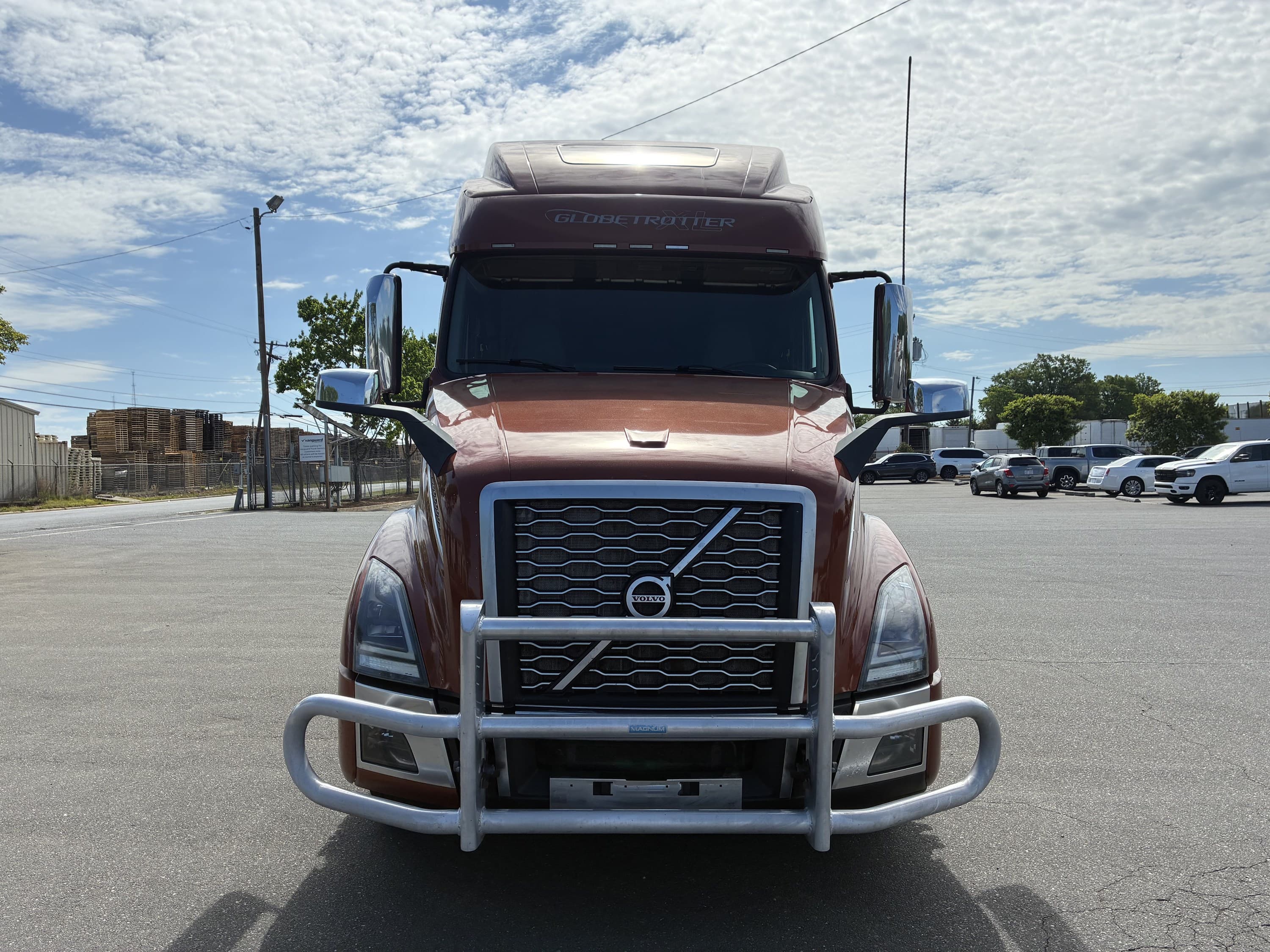 2023 Volvo VNL 860 in CHARLOTTE, NC — photo 2