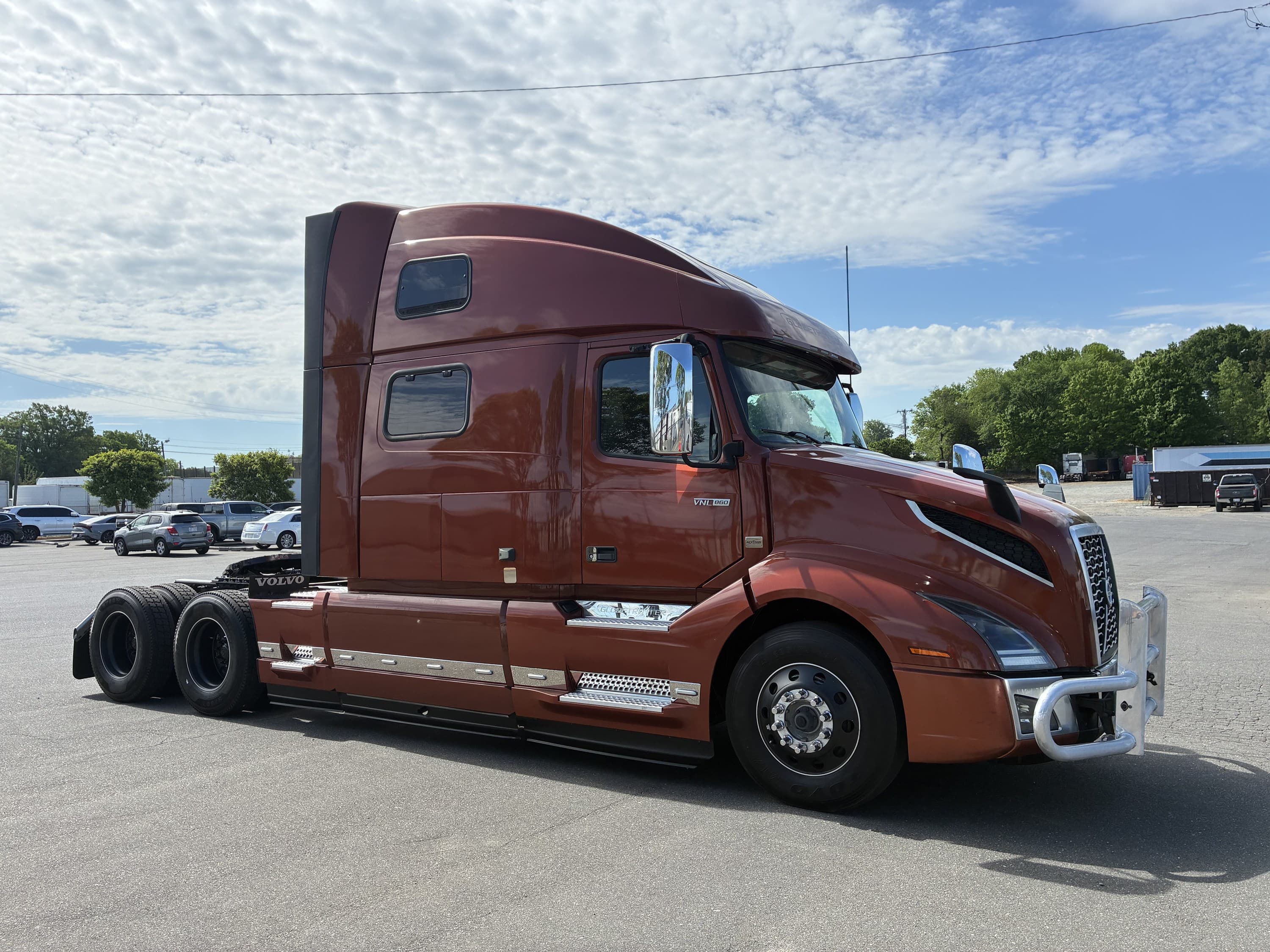 2023 Volvo VNL 860 in CHARLOTTE, NC — photo 4