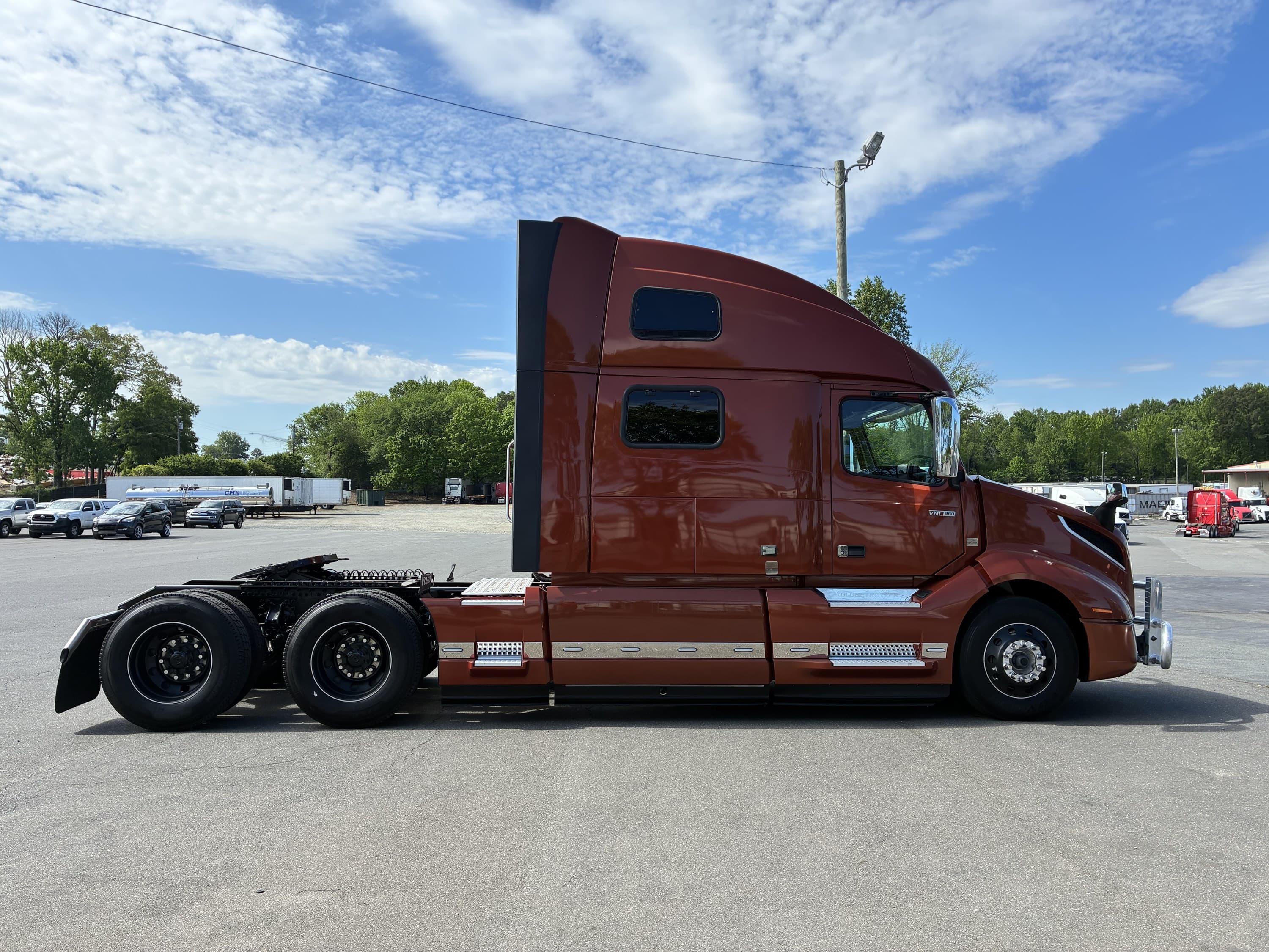 2023 Volvo VNL 860 in CHARLOTTE, NC — photo 5