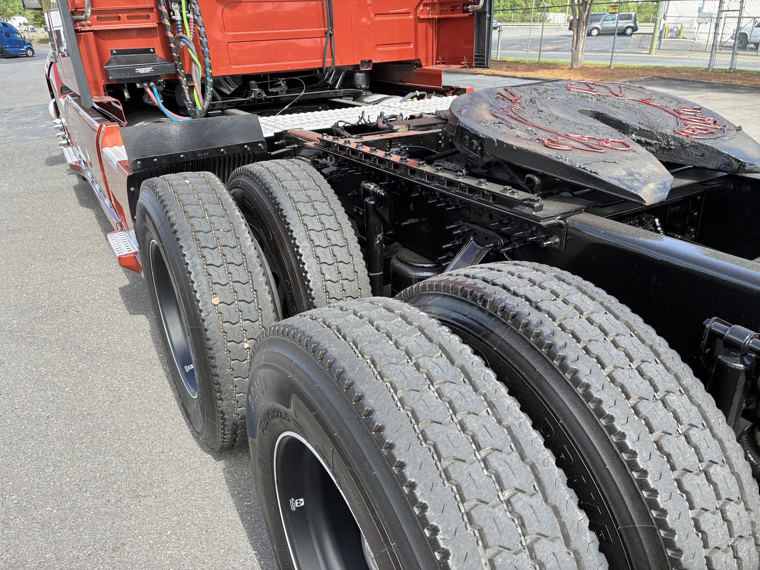2023 Volvo VNL 860 in CHARLOTTE, NC — photo 15