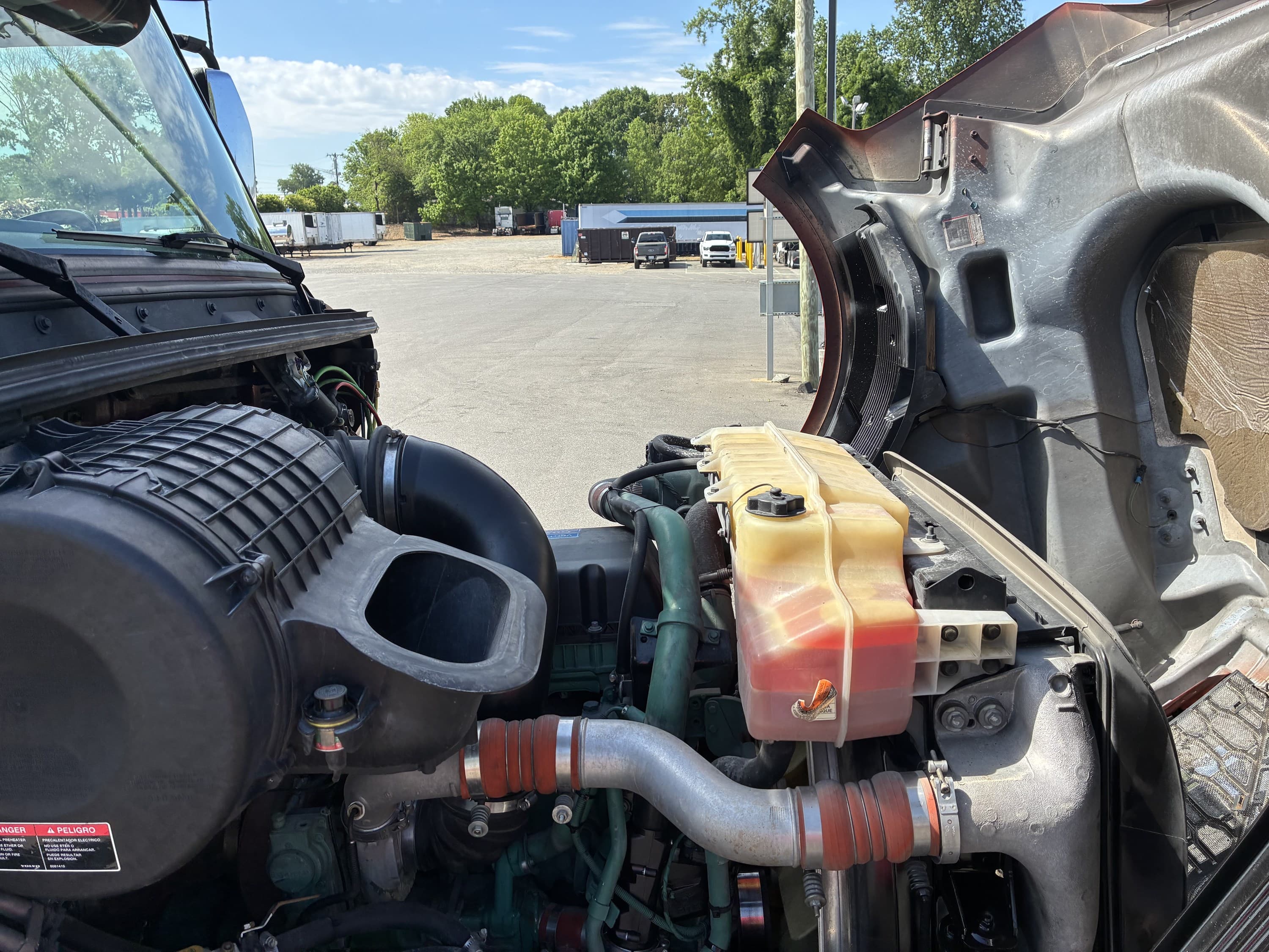 2023 Volvo VNL 860 in CHARLOTTE, NC — photo 18