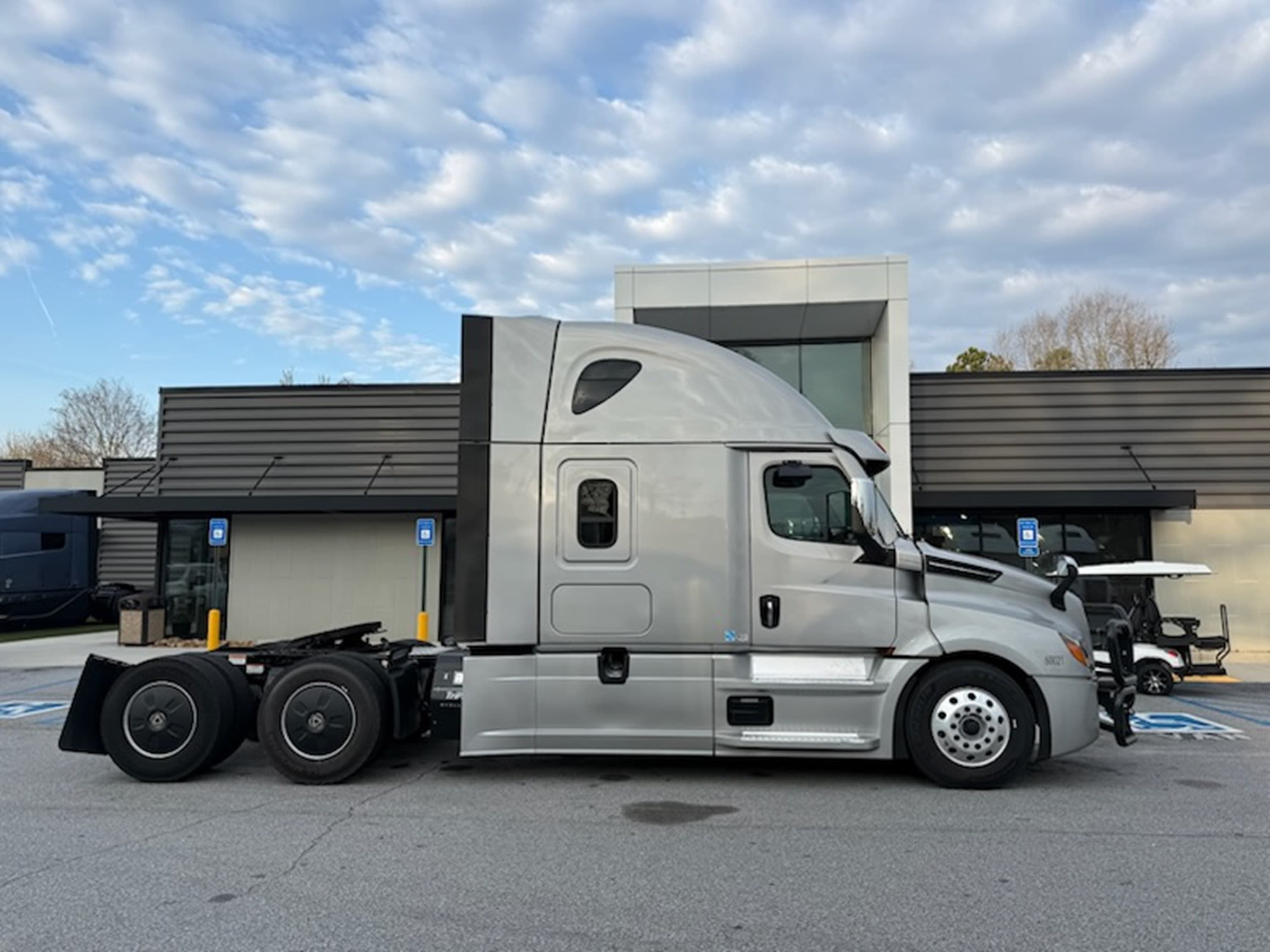 2024 Freightliner Cascadia in ATLANTA (700 & 703), GA — photo 2
