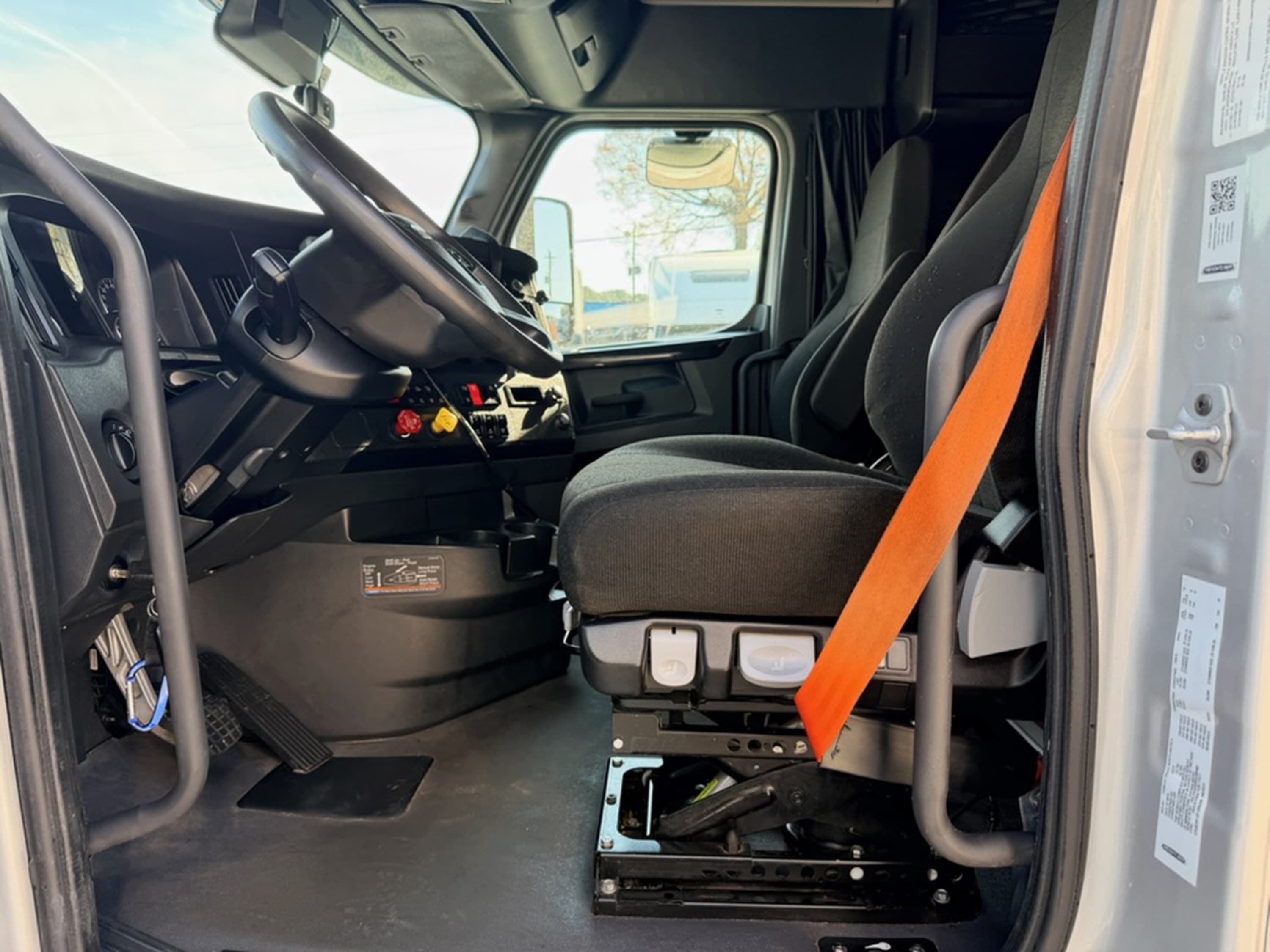 2024 Freightliner Cascadia in ATLANTA (700 & 703), GA — photo 9