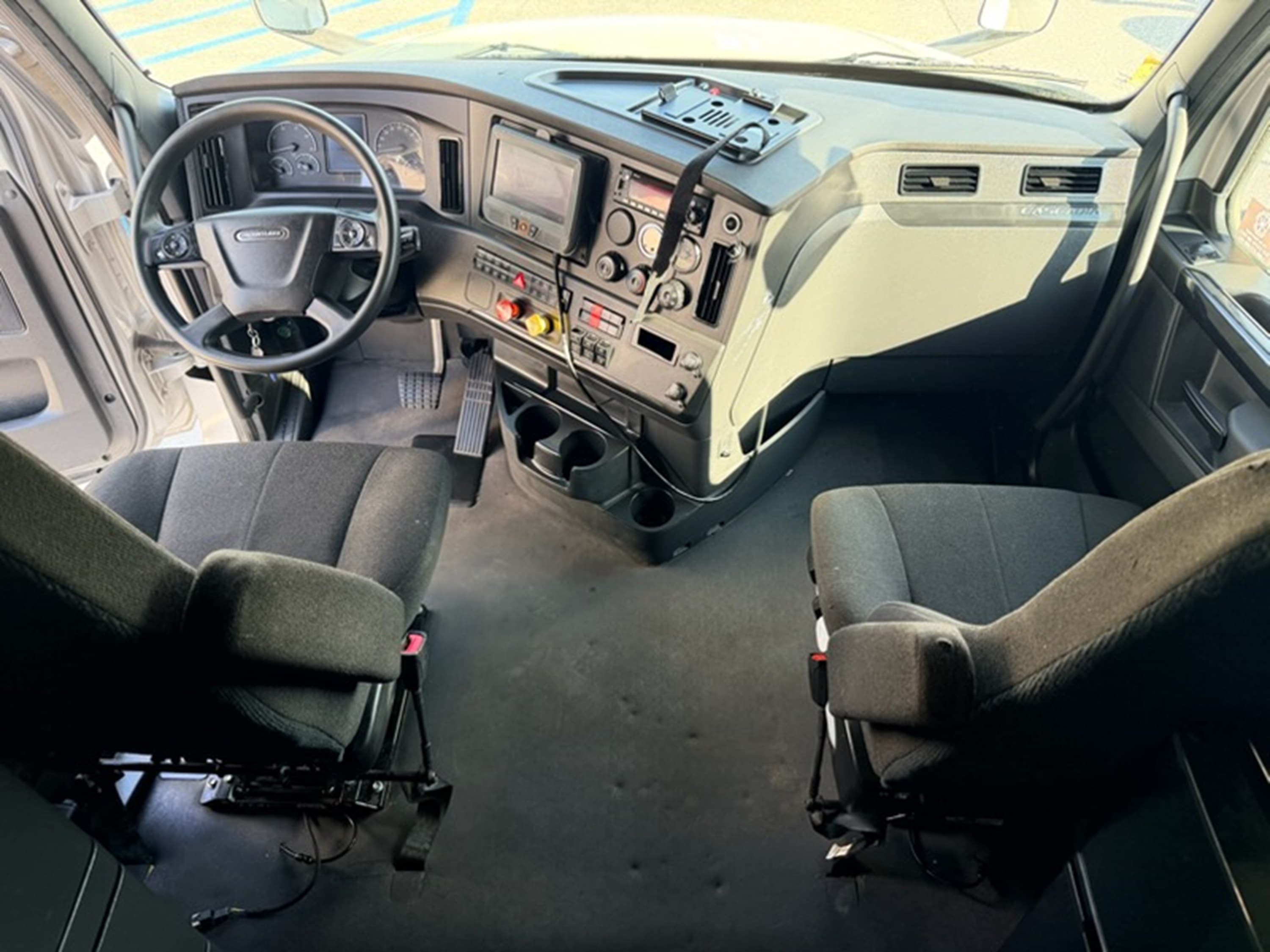 2024 Freightliner Cascadia in ATLANTA (700 & 703), GA — photo 13